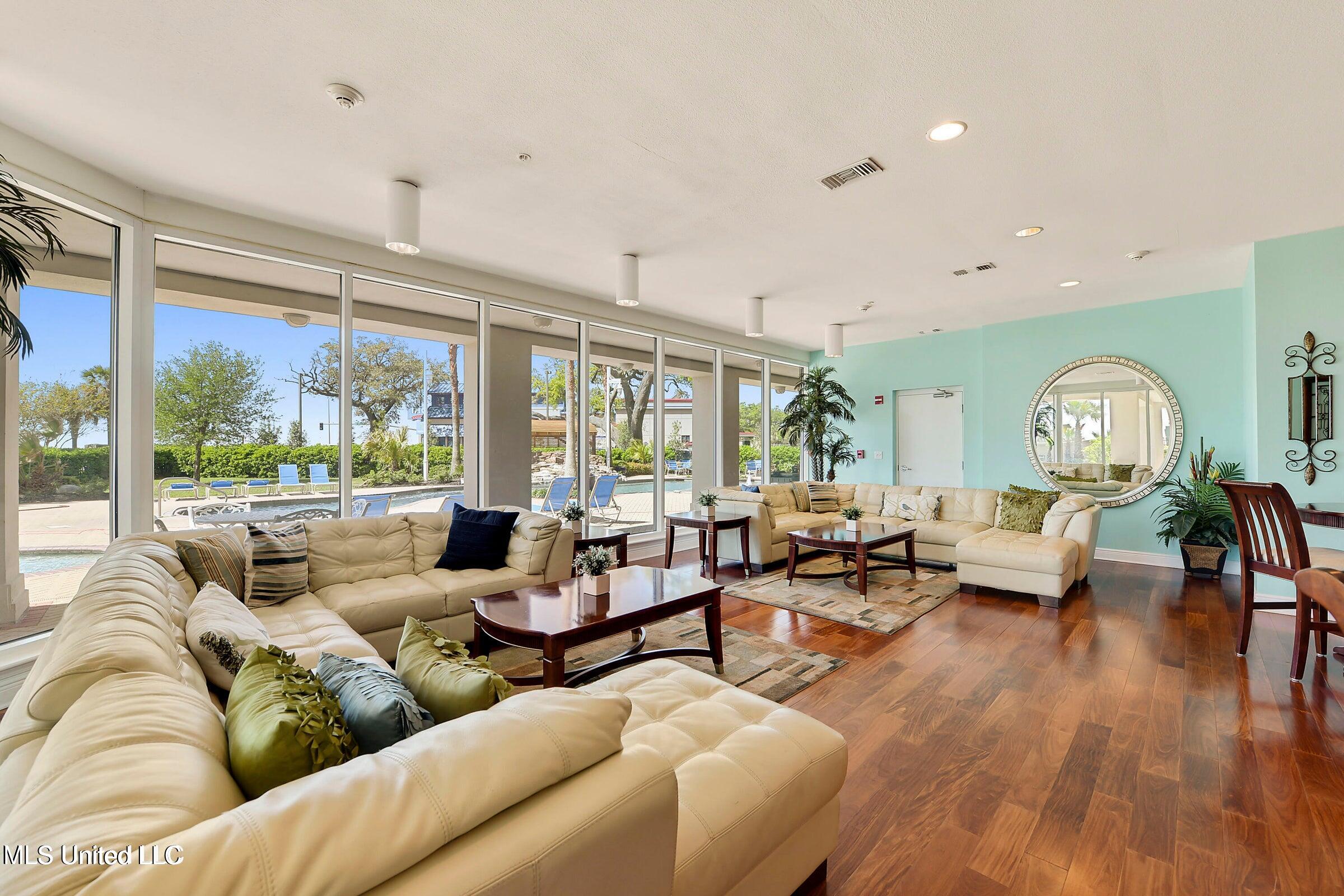 2668 Beach Boulevard Property Photo 19