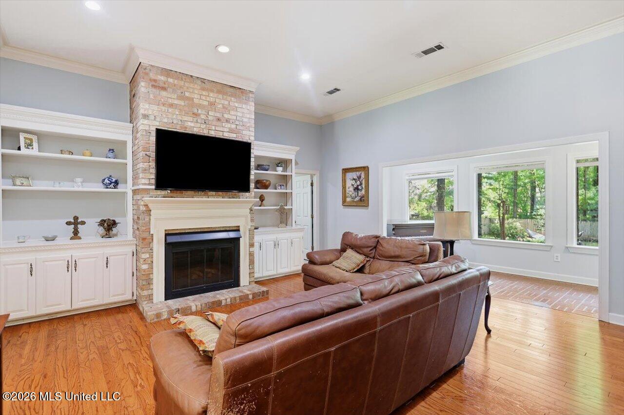 217 Oak Hollow Drive Property Photo 12