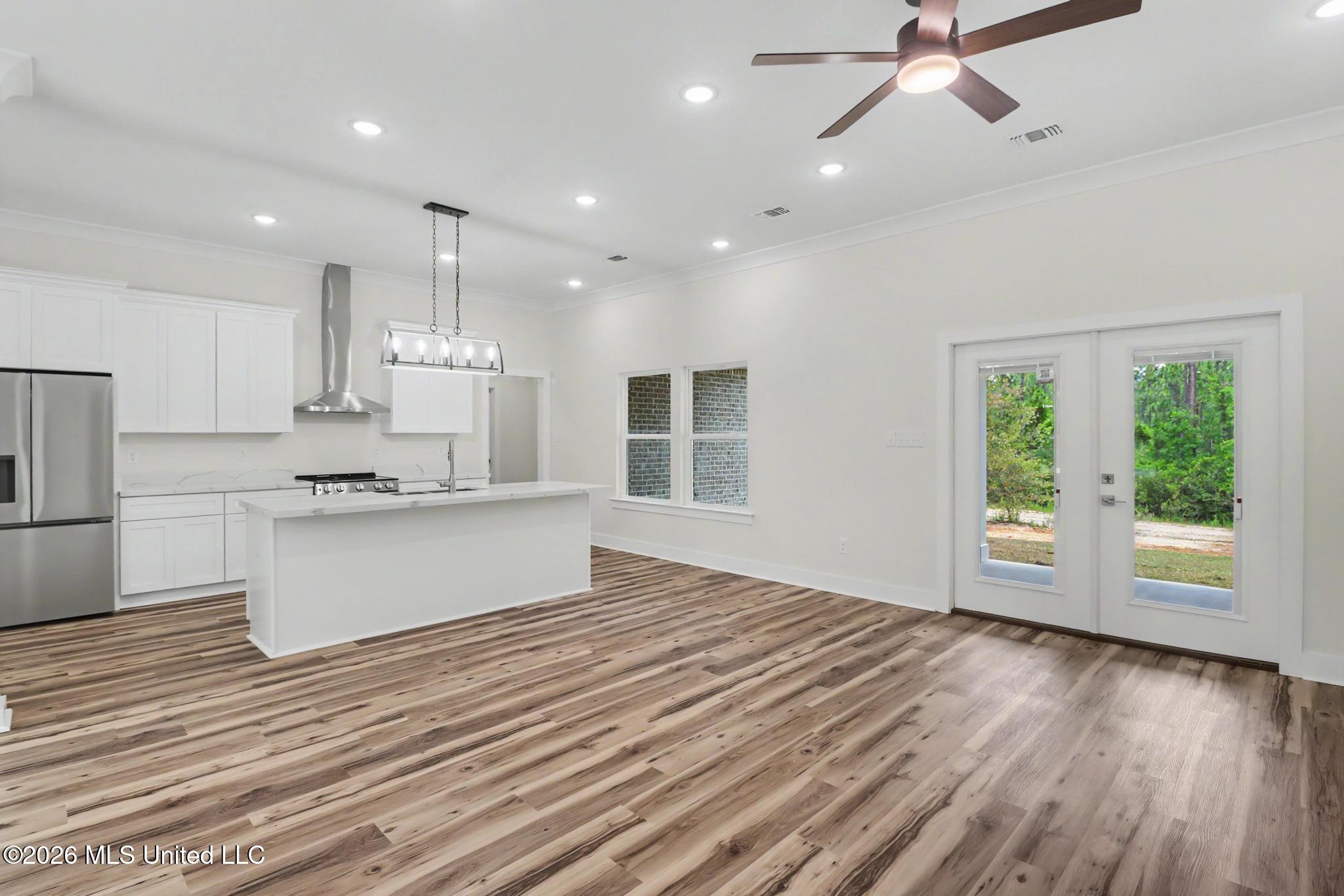 14955 Longwood Lane Property Photo 4