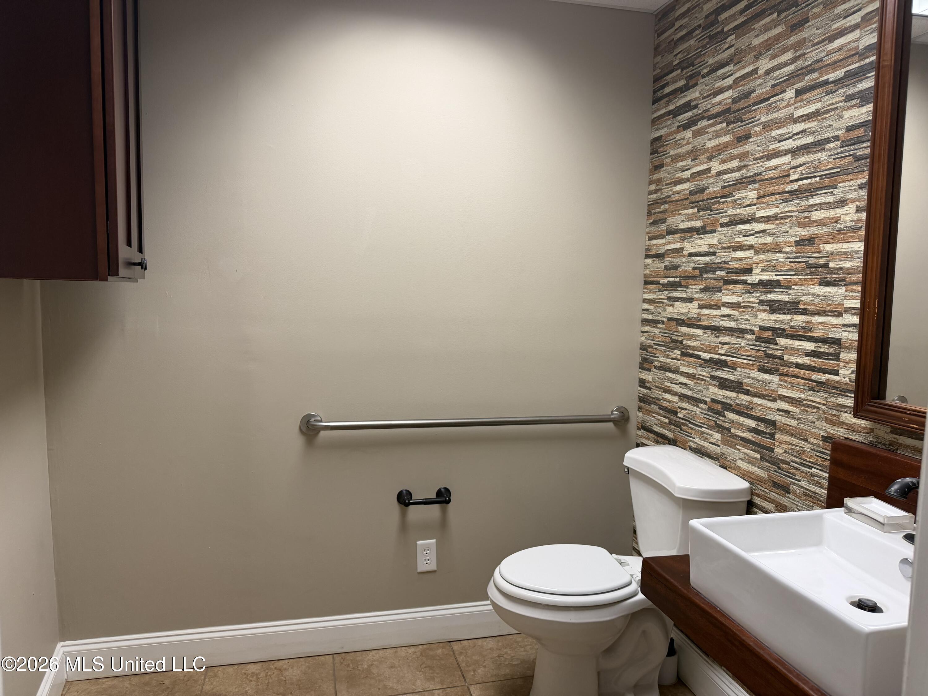 322 Courthouse Road Property Photo 9