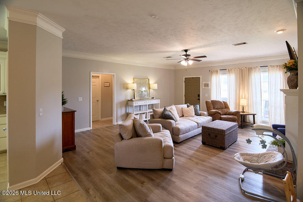 401 Old Town Circle Property Photo 6