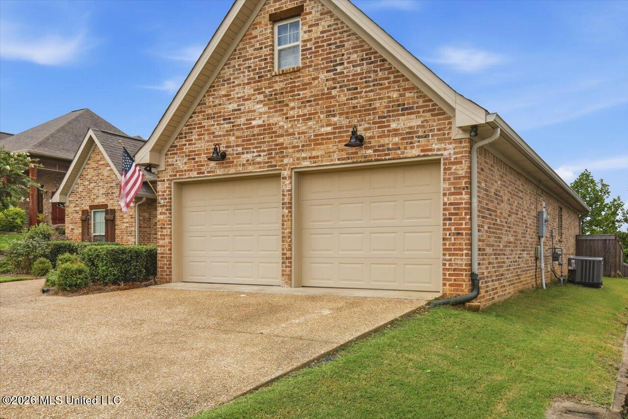 221 Hidden Hills Parkway Property Photo 4