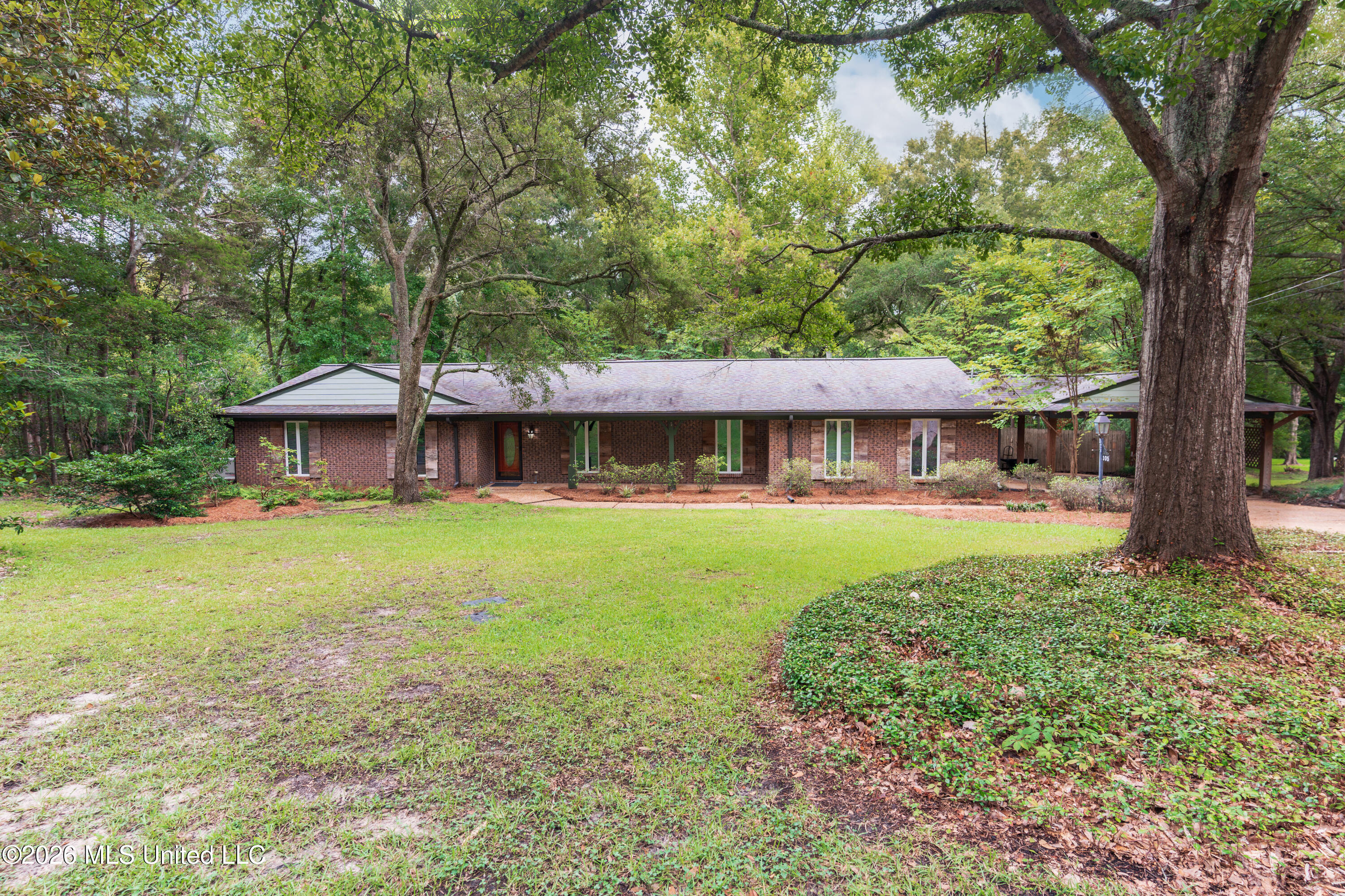 105 Mclendon Drive Property Photo 1