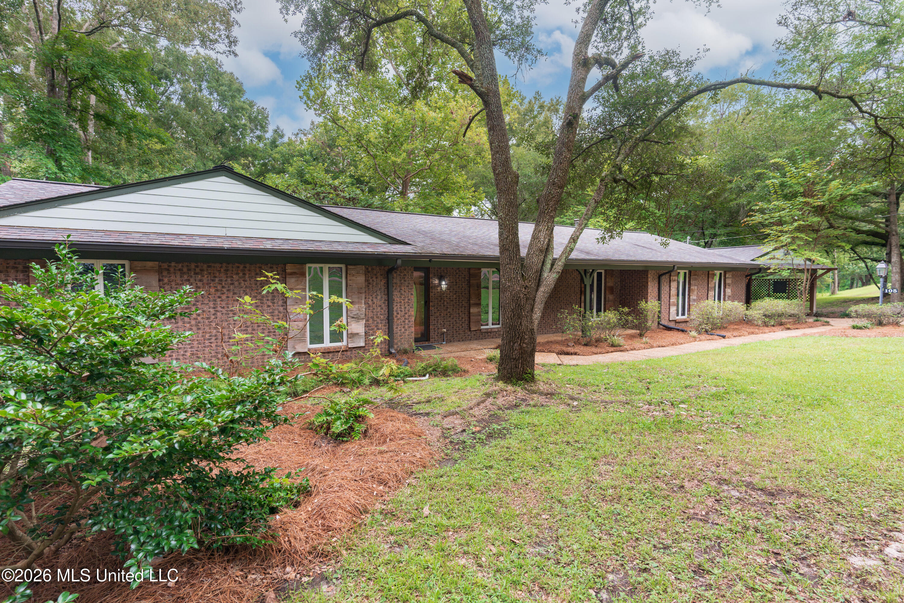 105 Mclendon Drive Property Photo 3