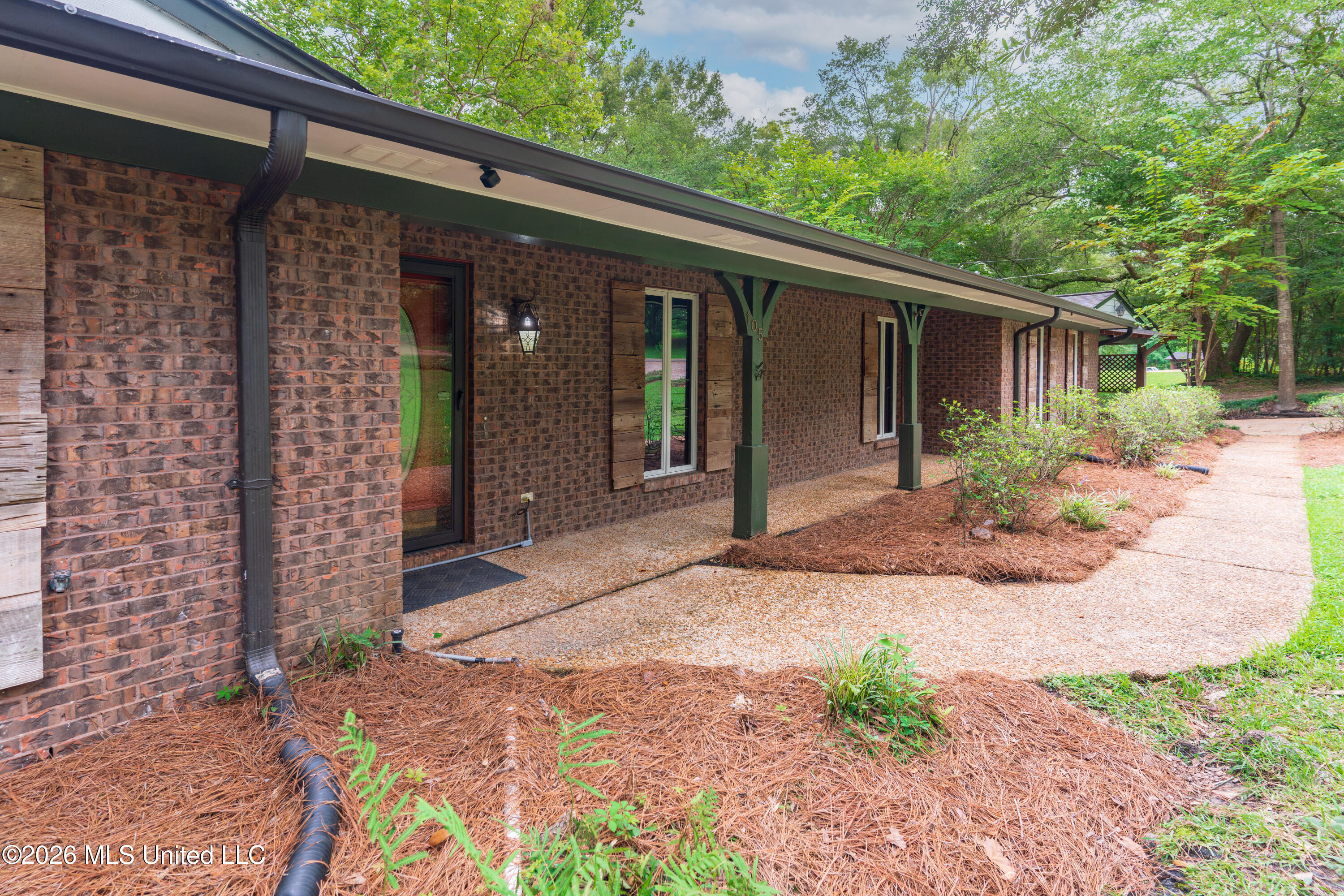 105 Mclendon Drive Property Photo 4