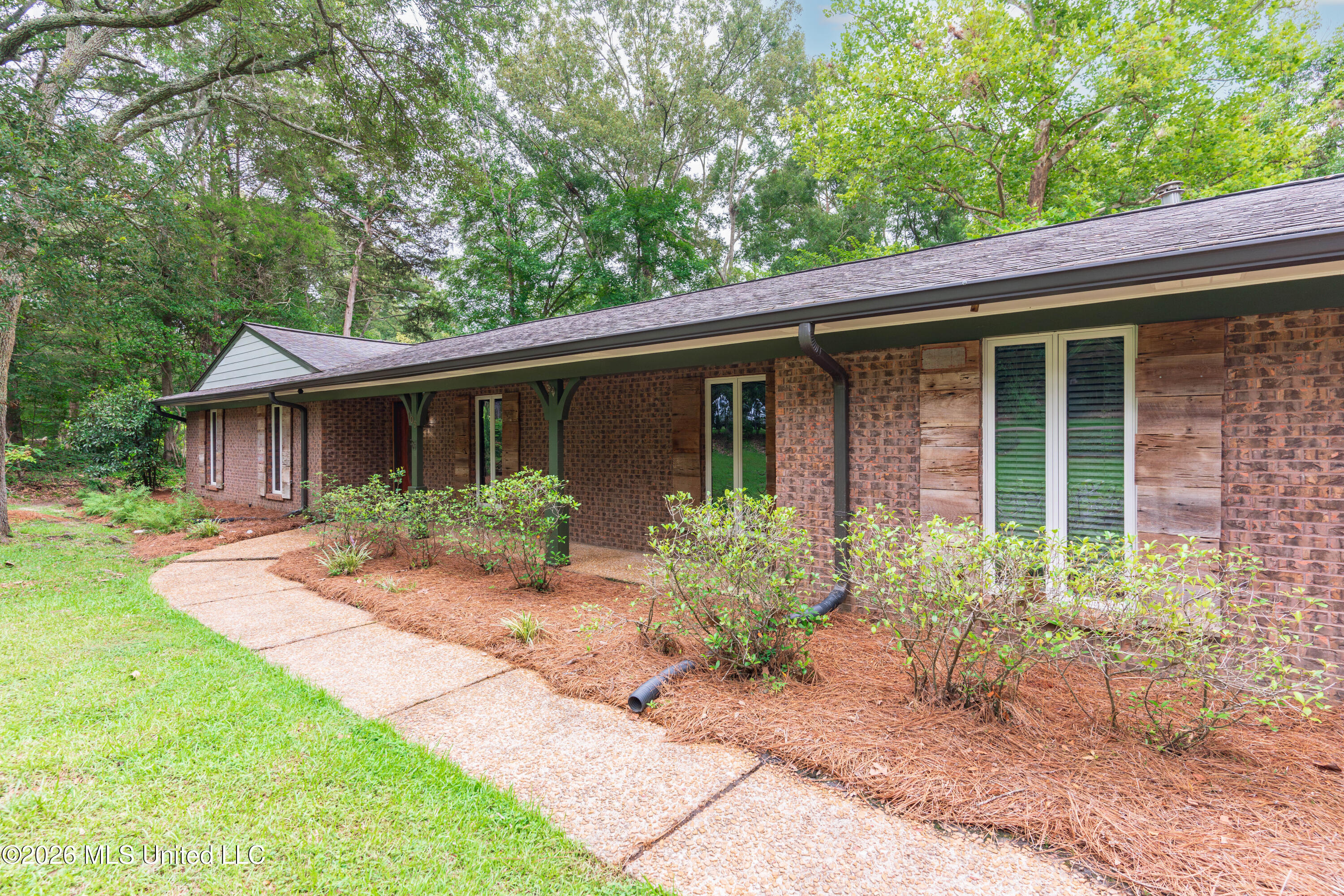 105 Mclendon Drive Property Photo 8