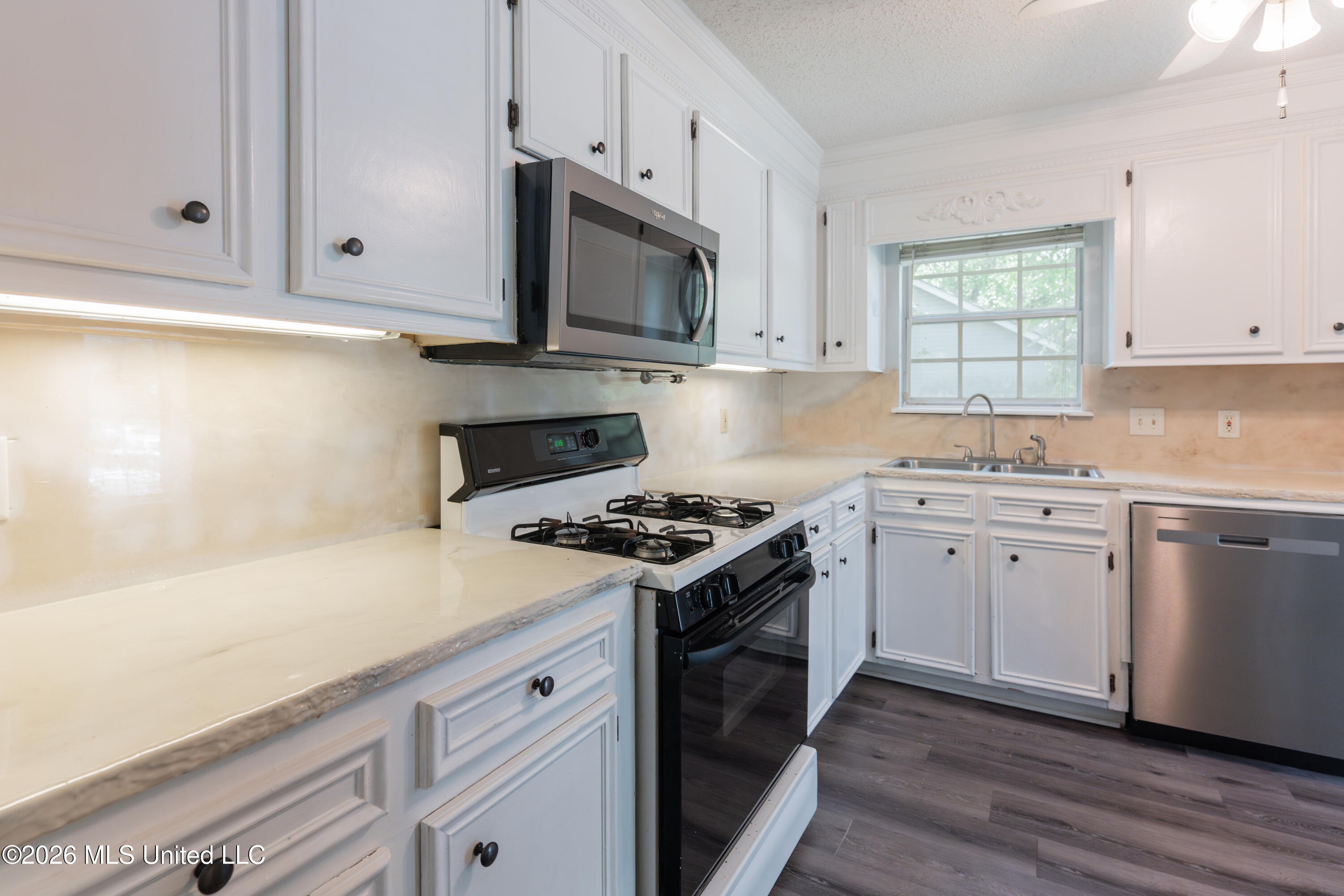 107 Yorkshire Cove Property Photo 8