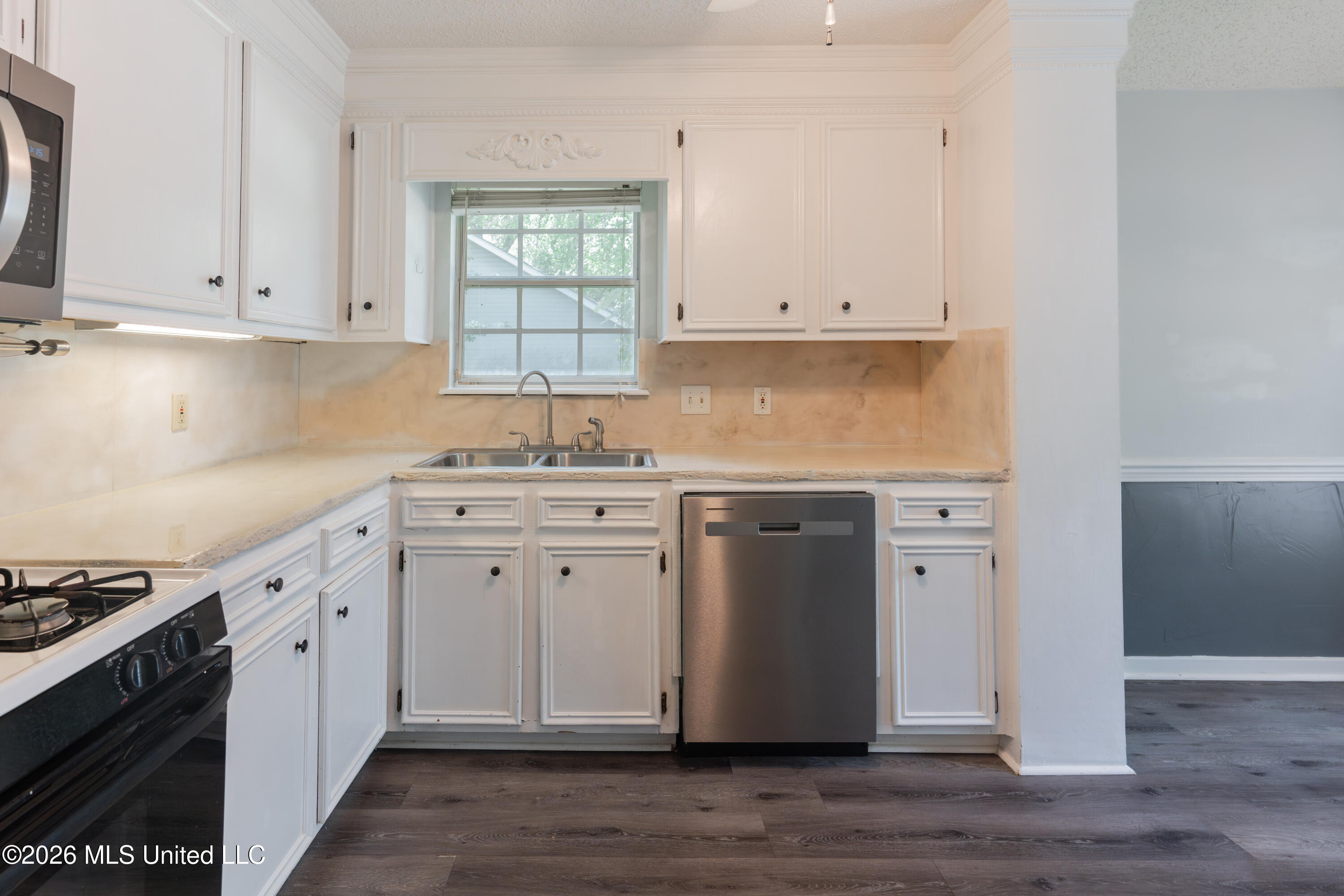 107 Yorkshire Cove Property Photo 9