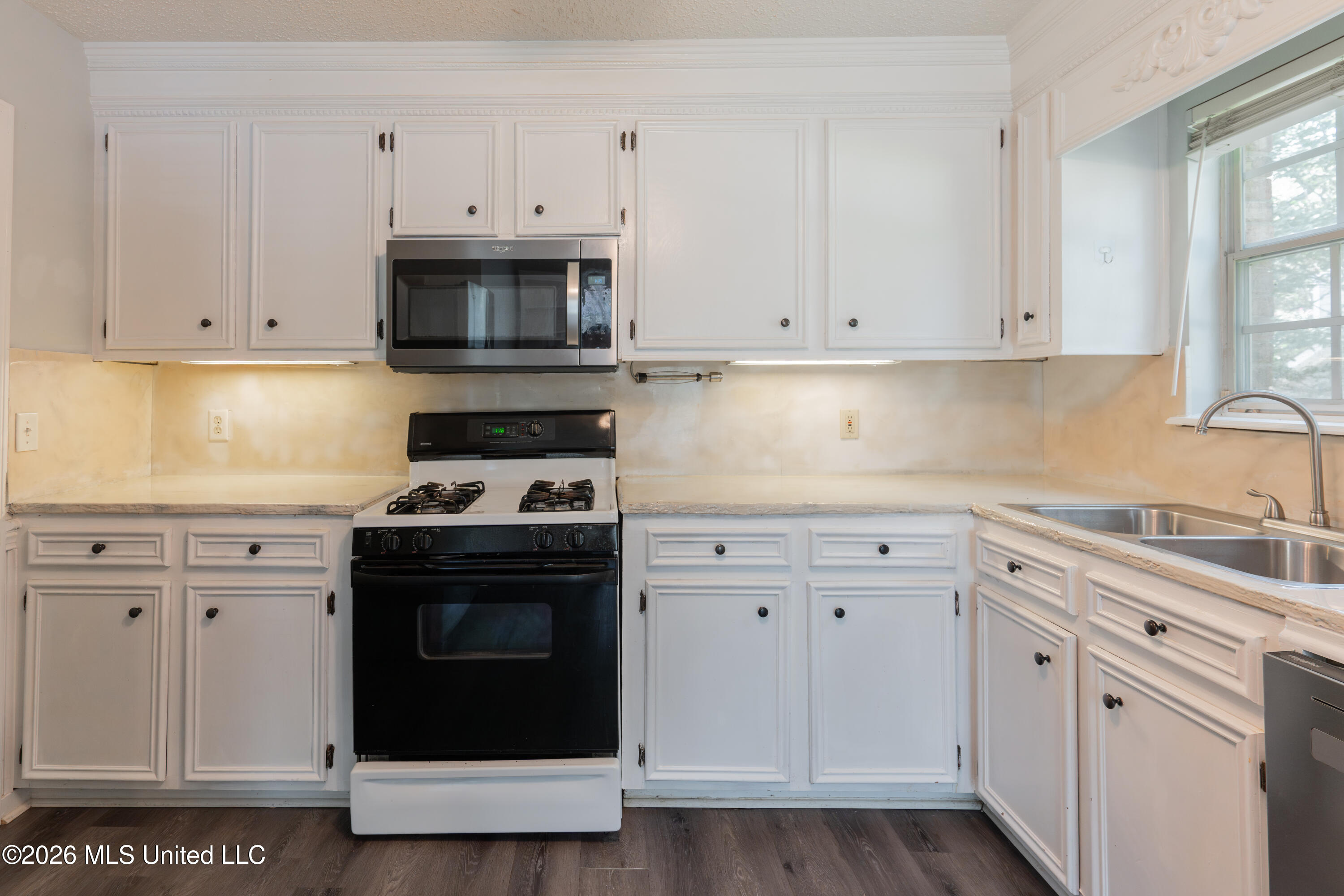 107 Yorkshire Cove Property Photo 10