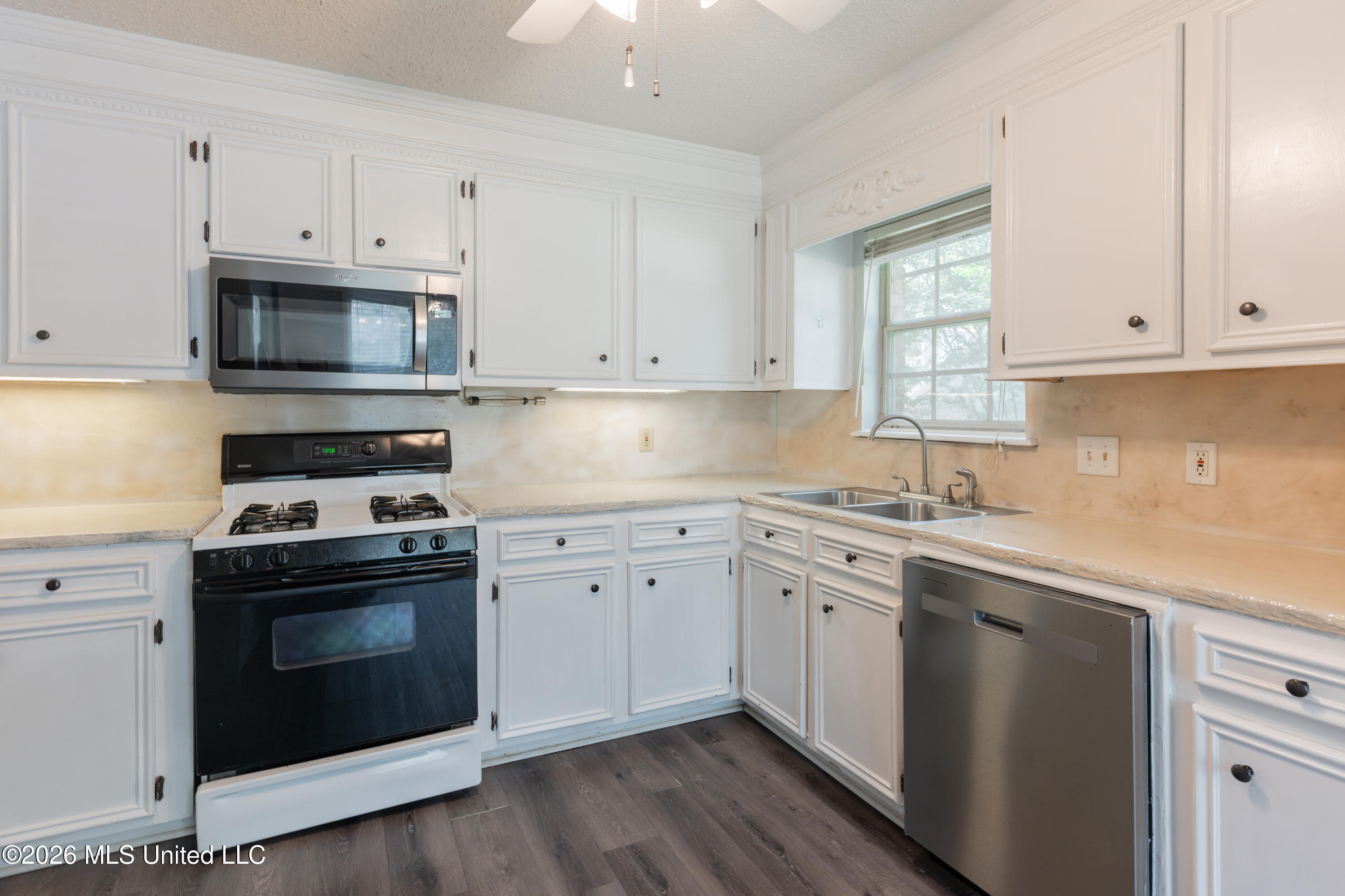 107 Yorkshire Cove Property Photo 11