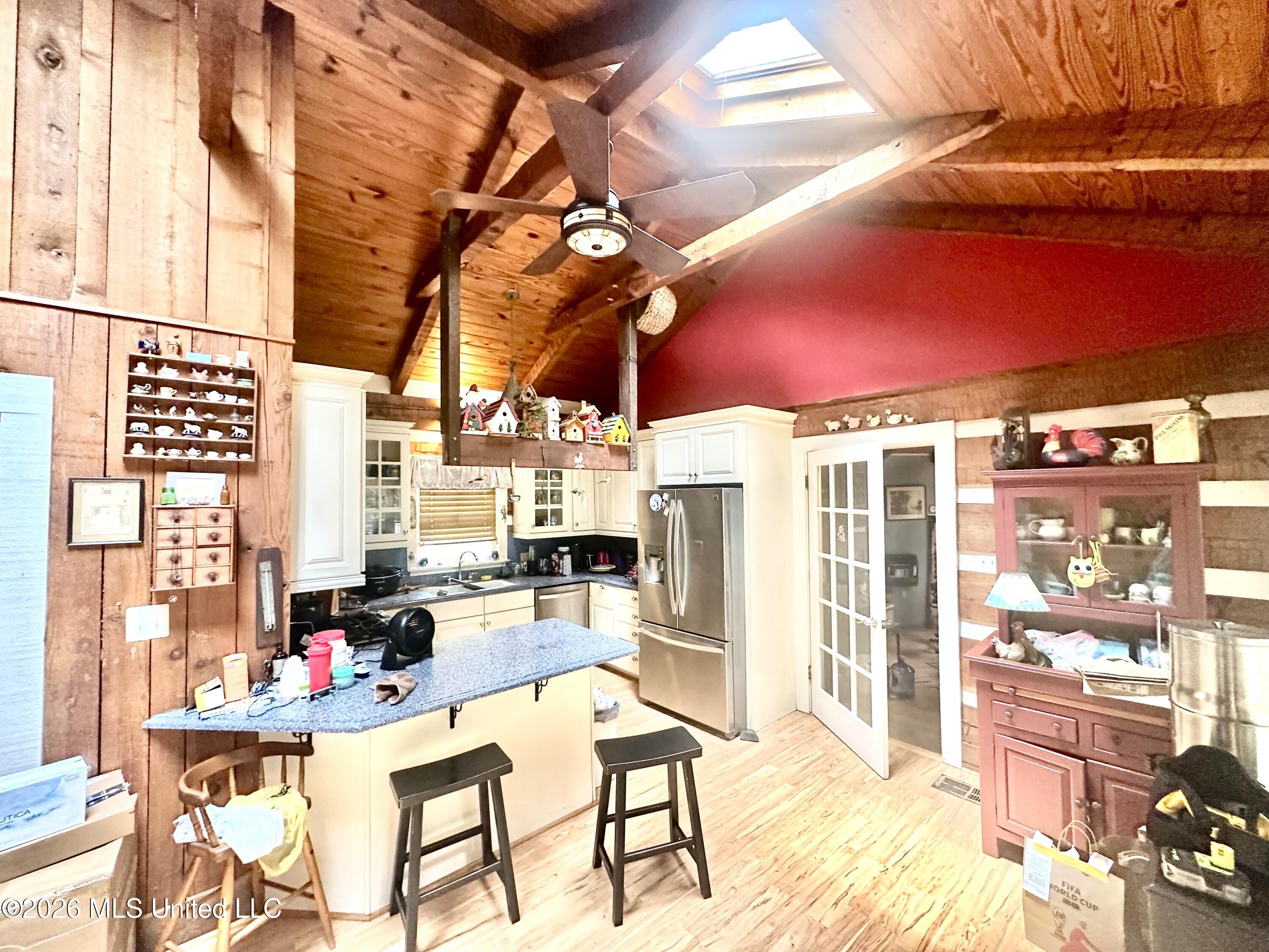900 Morningside Drive Property Photo 3
