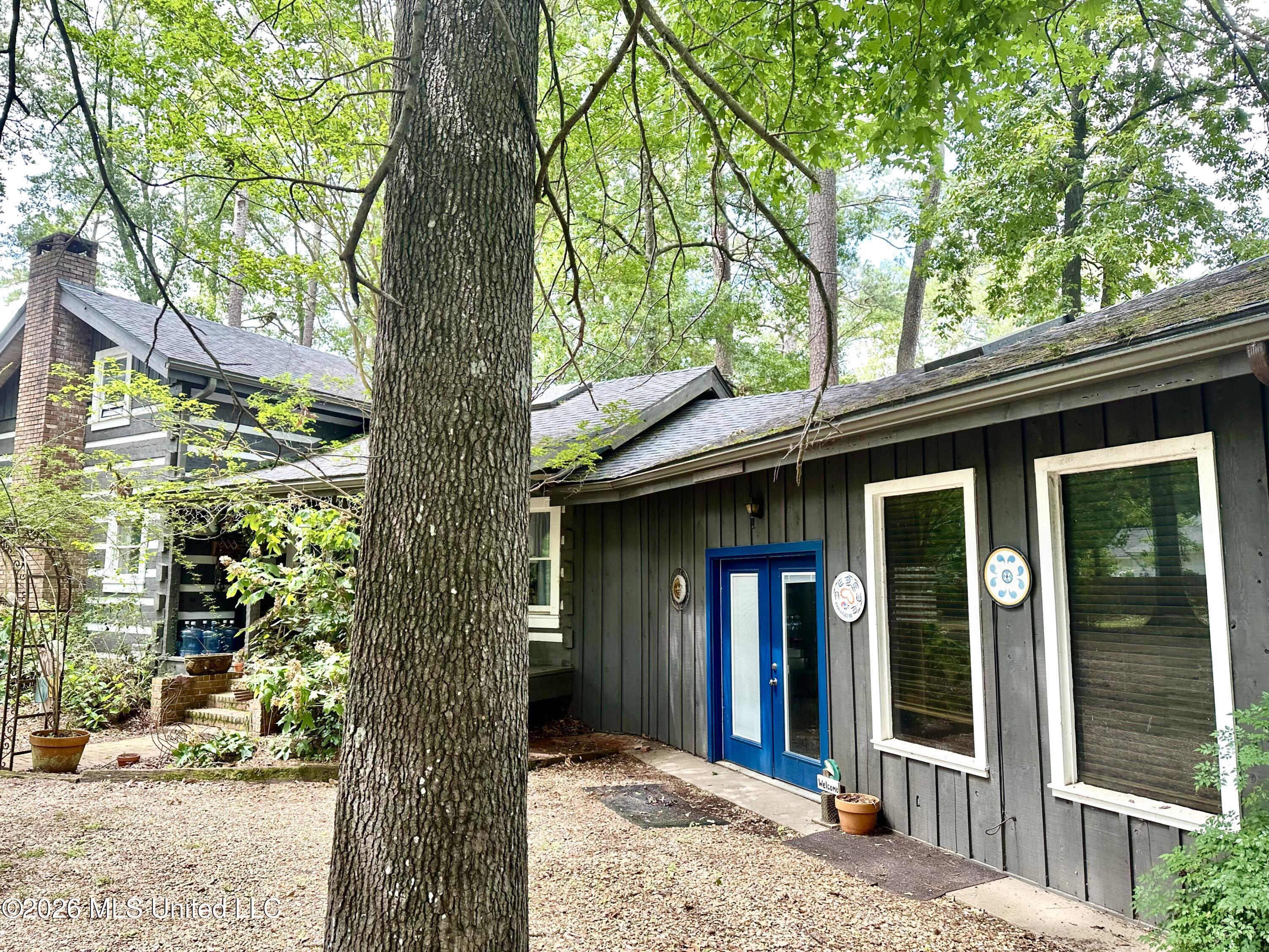 900 Morningside Drive Property Photo 8