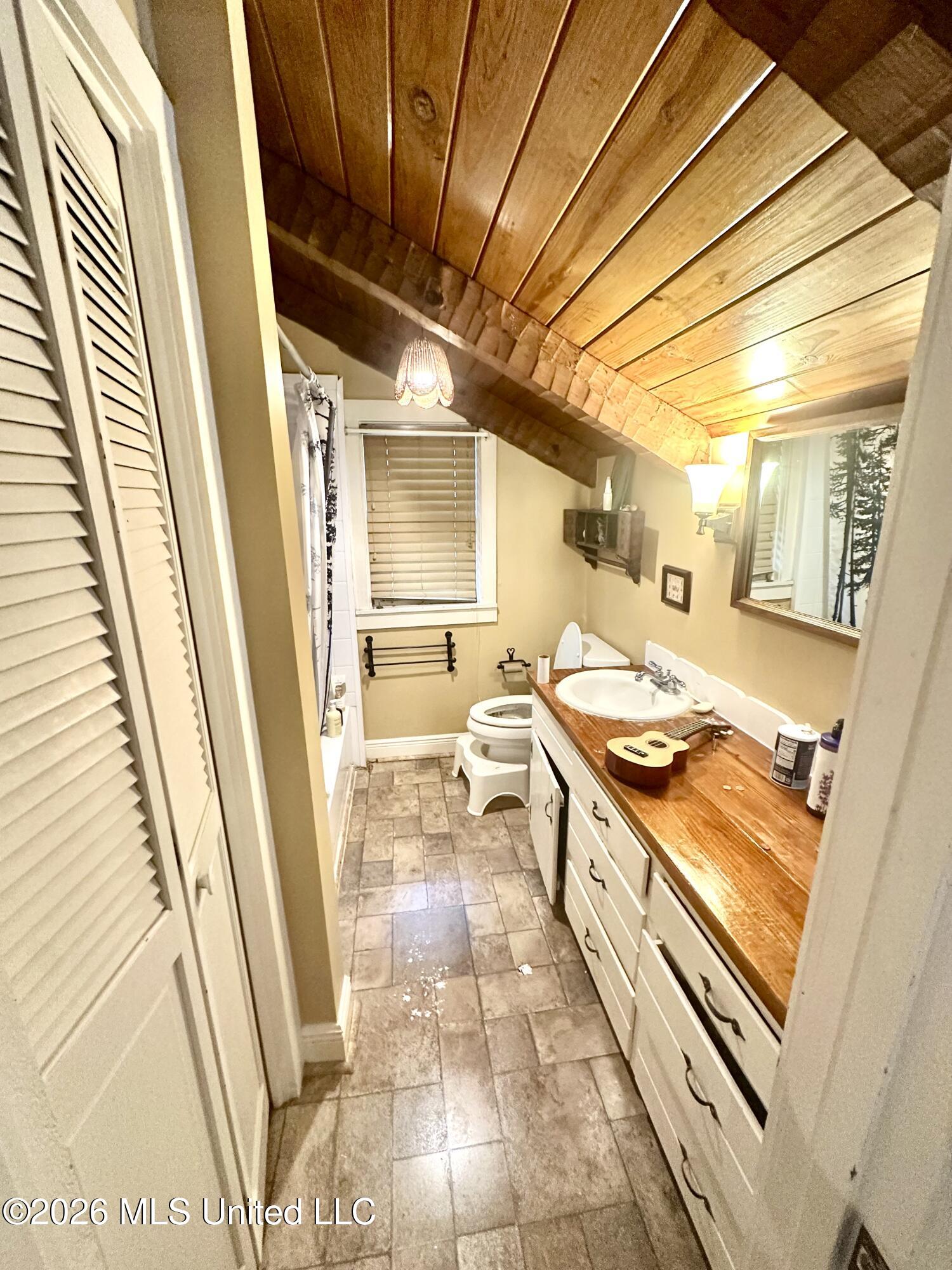 900 Morningside Drive Property Photo 9