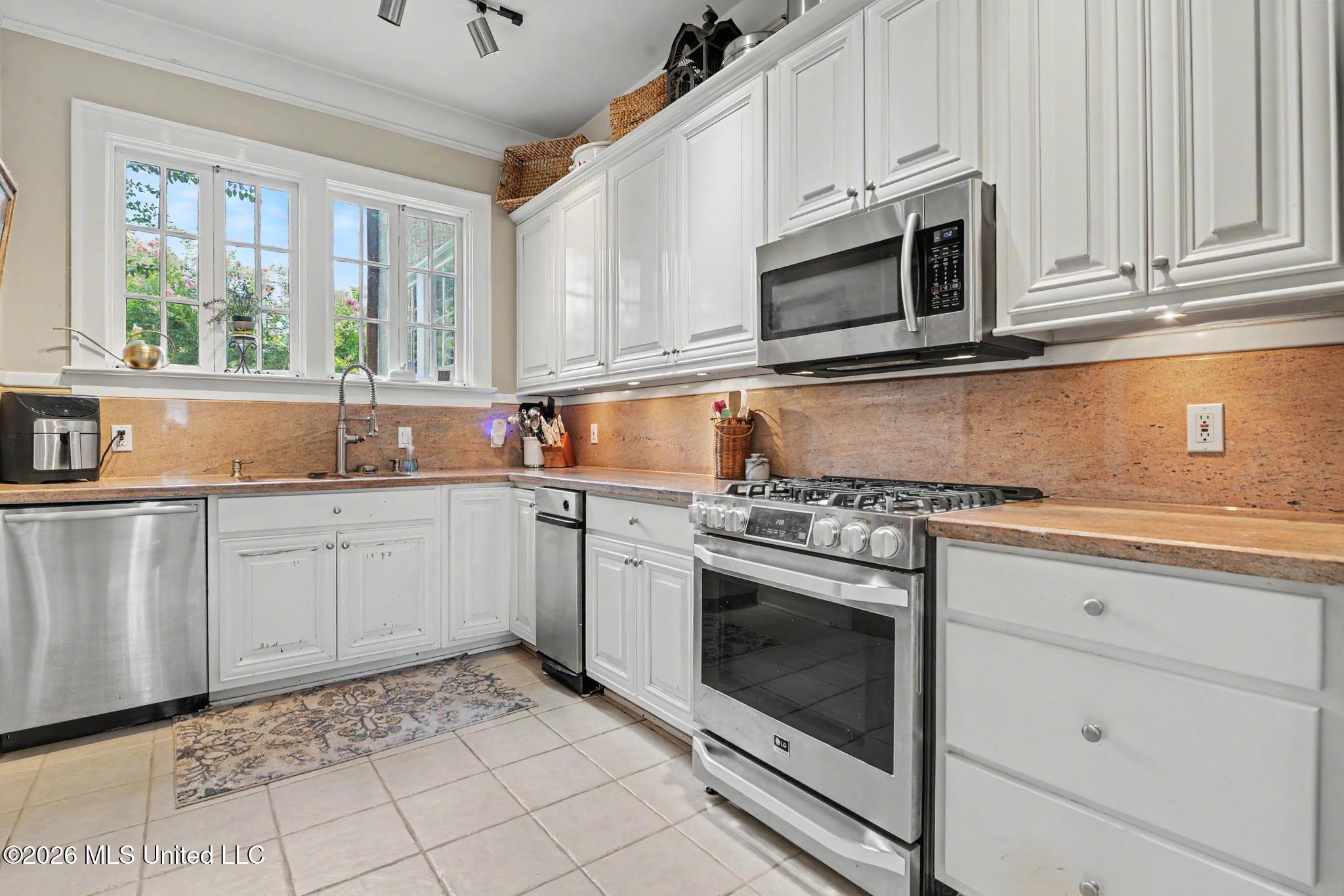 413 Porter Avenue Property Photo 16