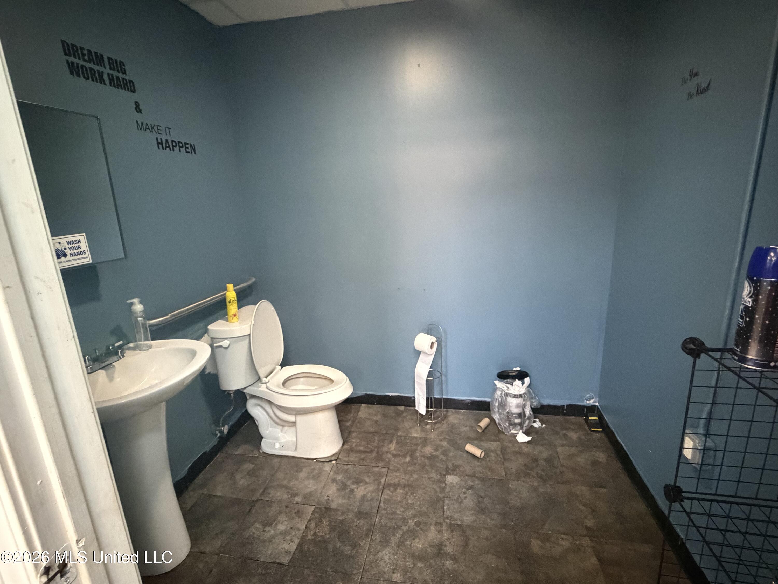 671 Grants Ferry Property Photo 10