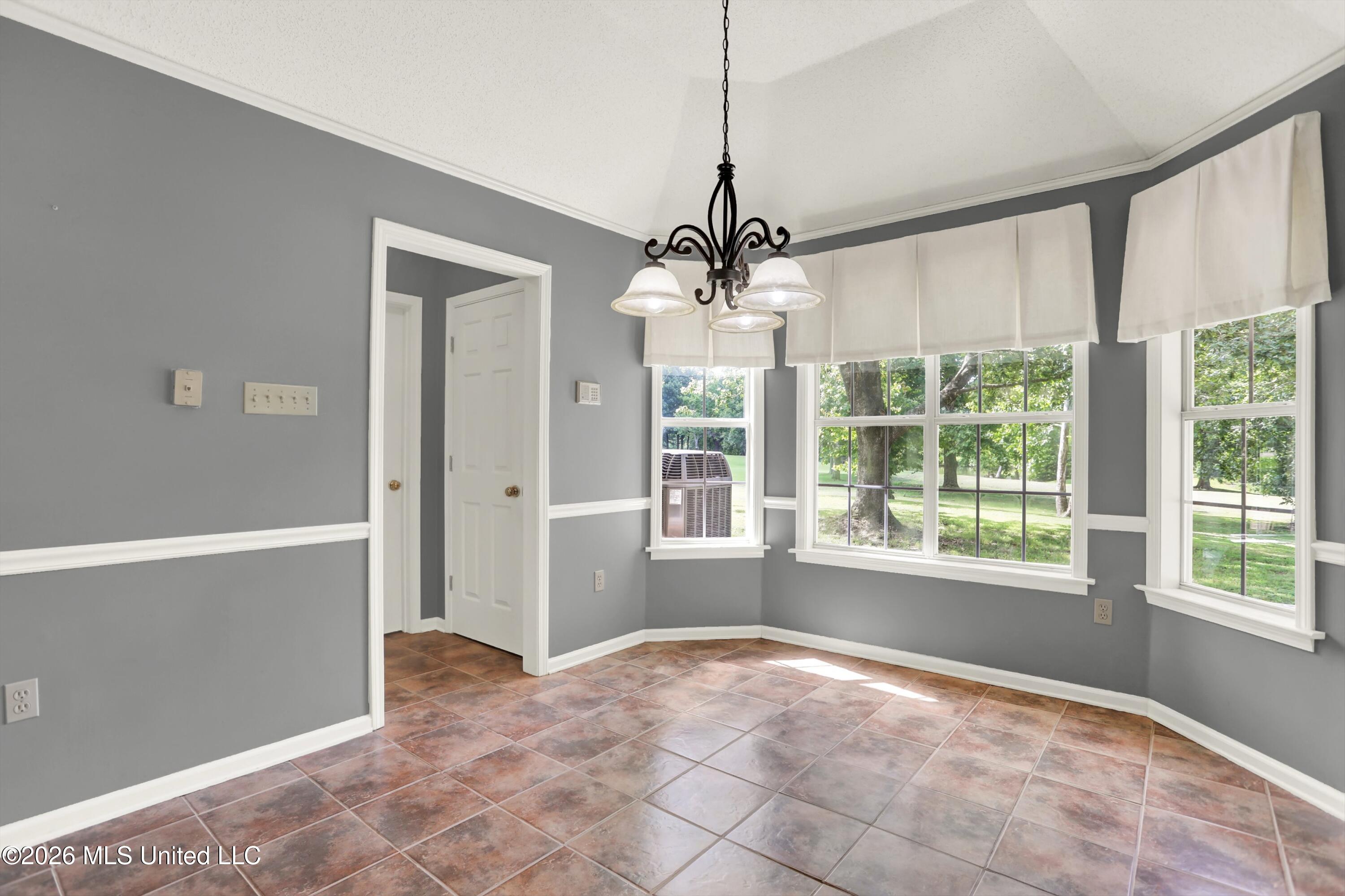 7925 Hunters Creek Drive Property Photo 17