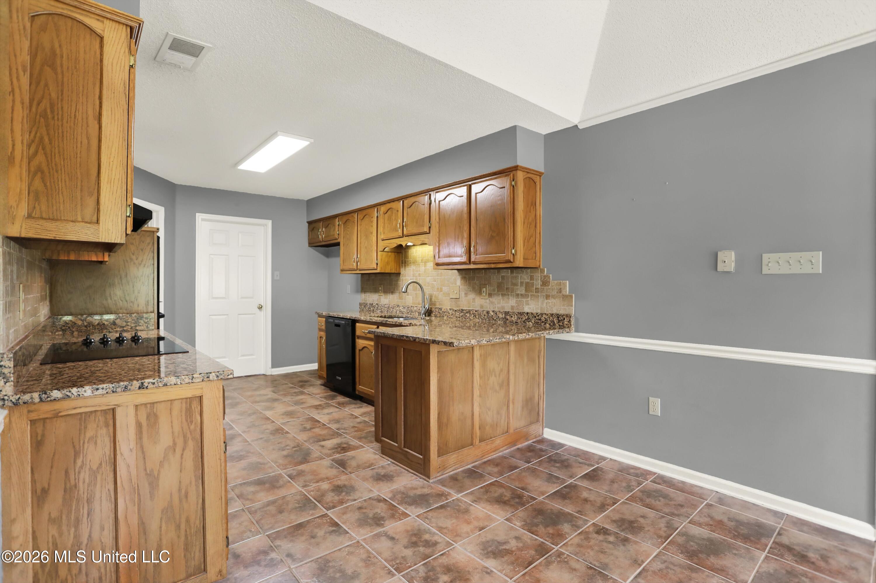 7925 Hunters Creek Drive Property Photo 19