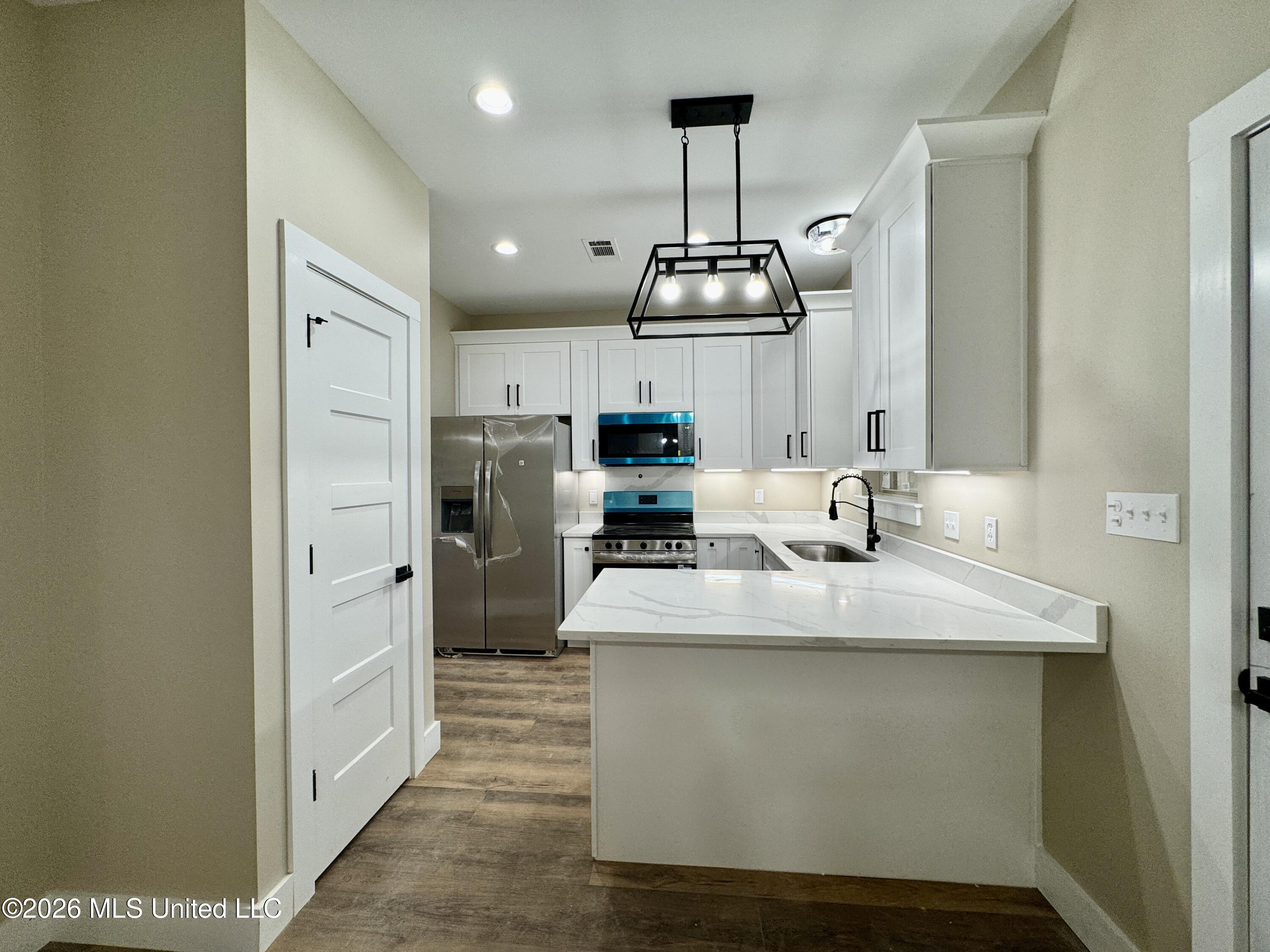 721 Anchor Lake Road Property Photo 8
