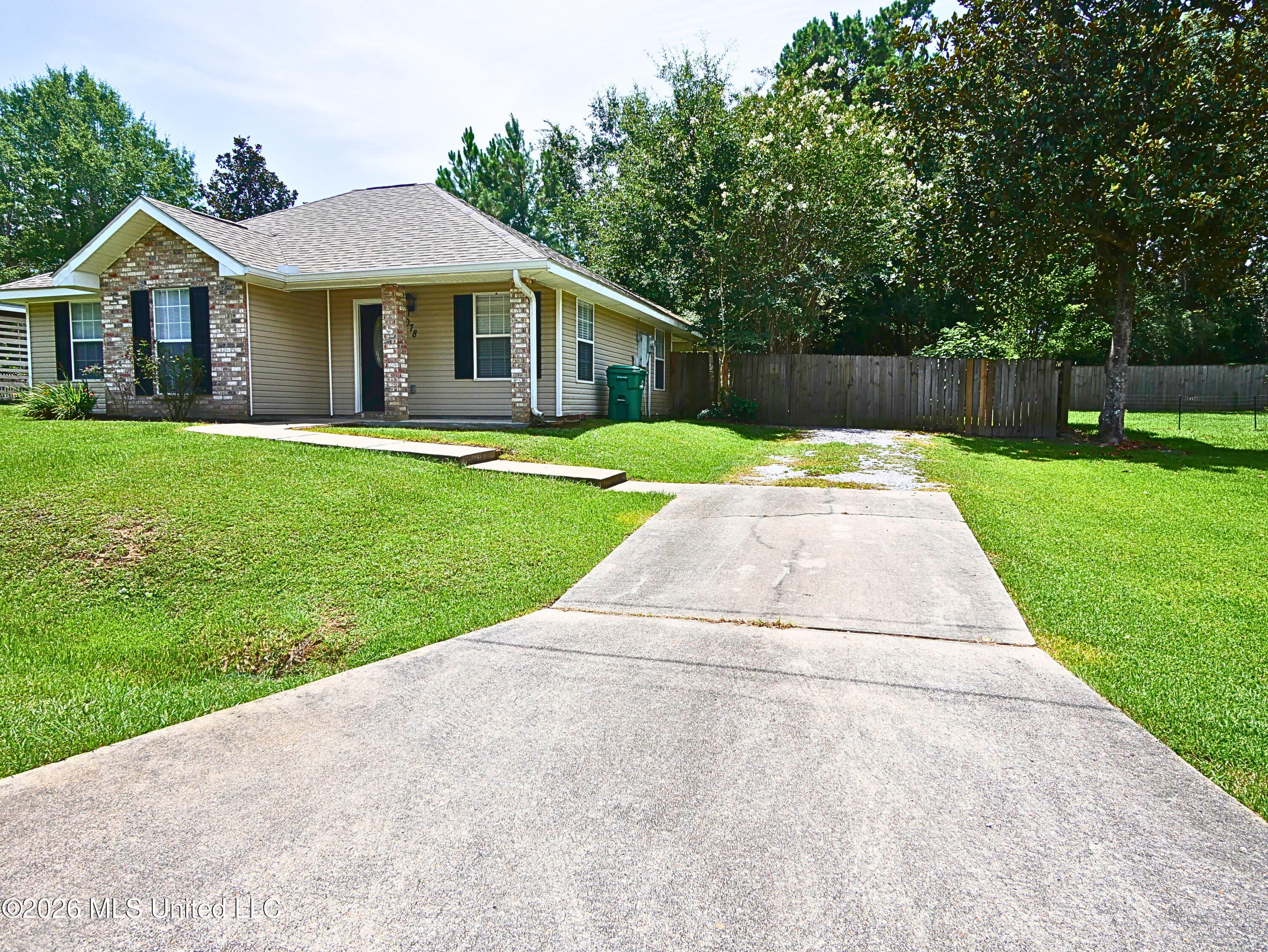1078 Lilinoe Way Property Photo 3