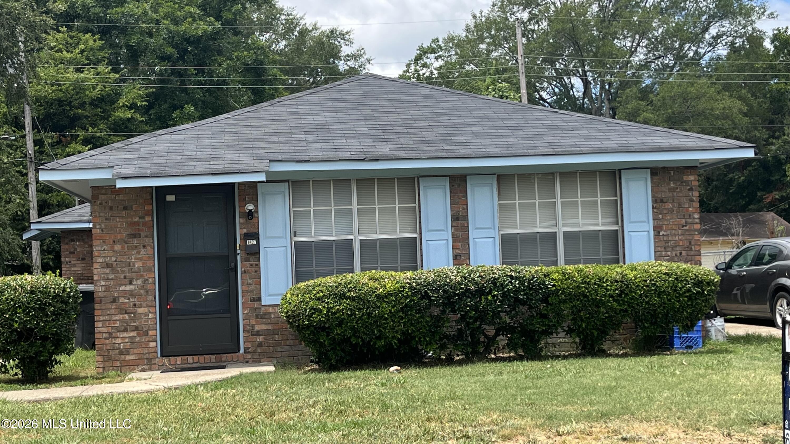 1425 Mary Street Property Photo 2