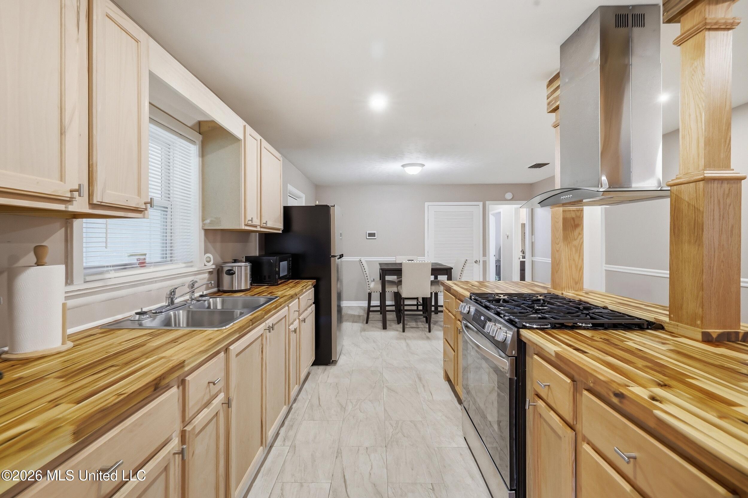 2130 Driftwood Drive Property Photo 3
