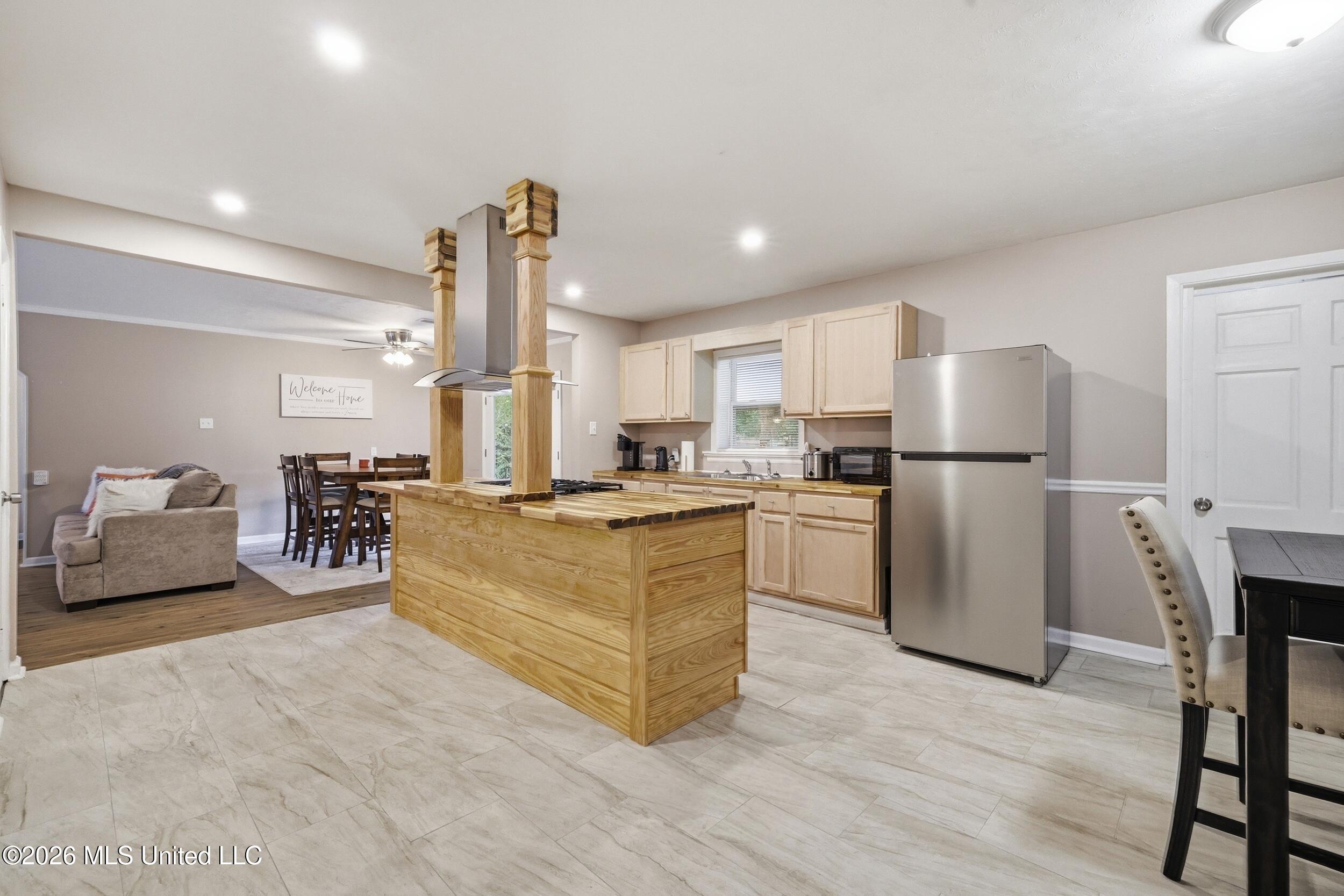 2130 Driftwood Drive Property Photo 4