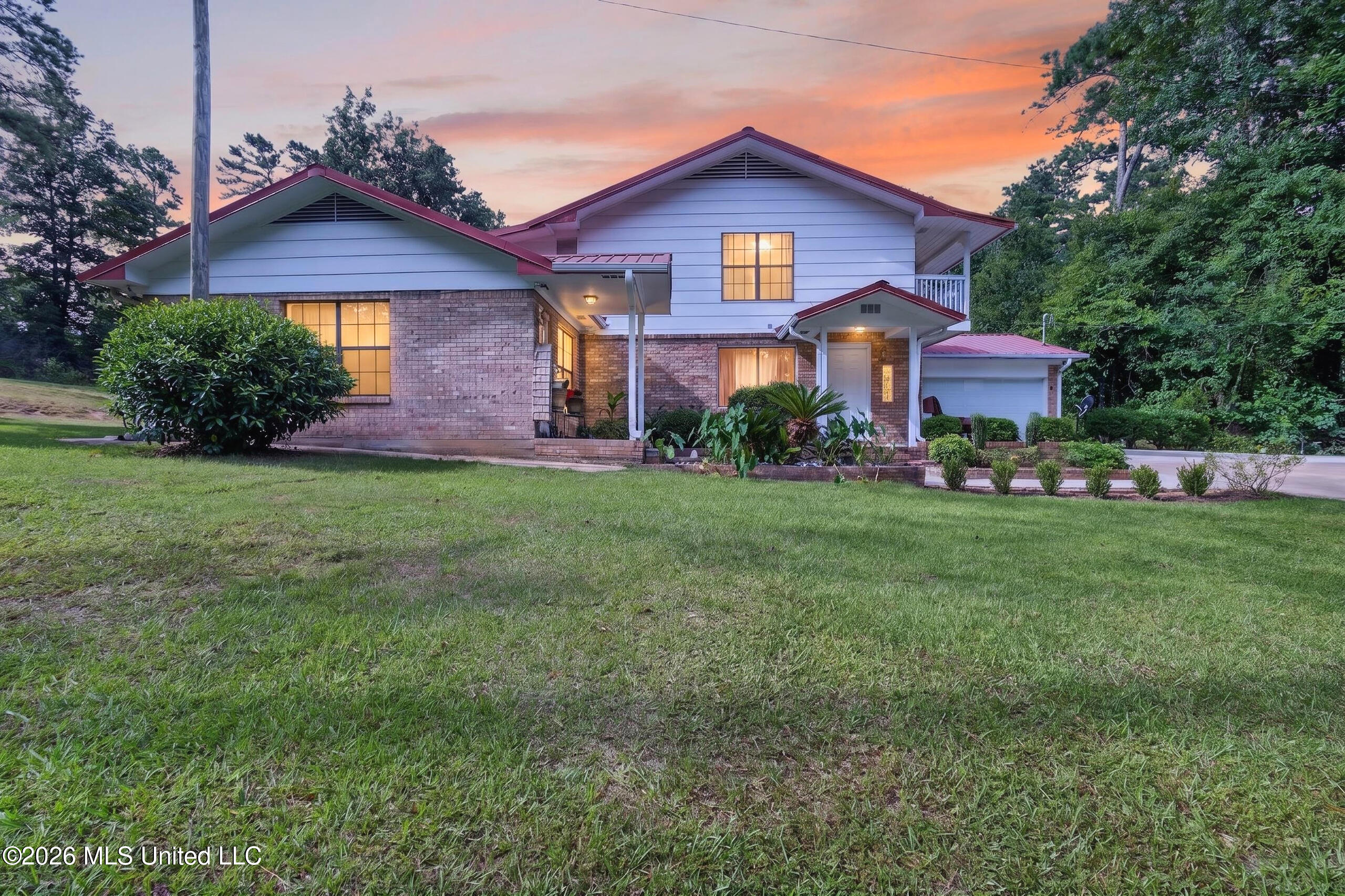929 Crooked Creek Road Property Photo 1