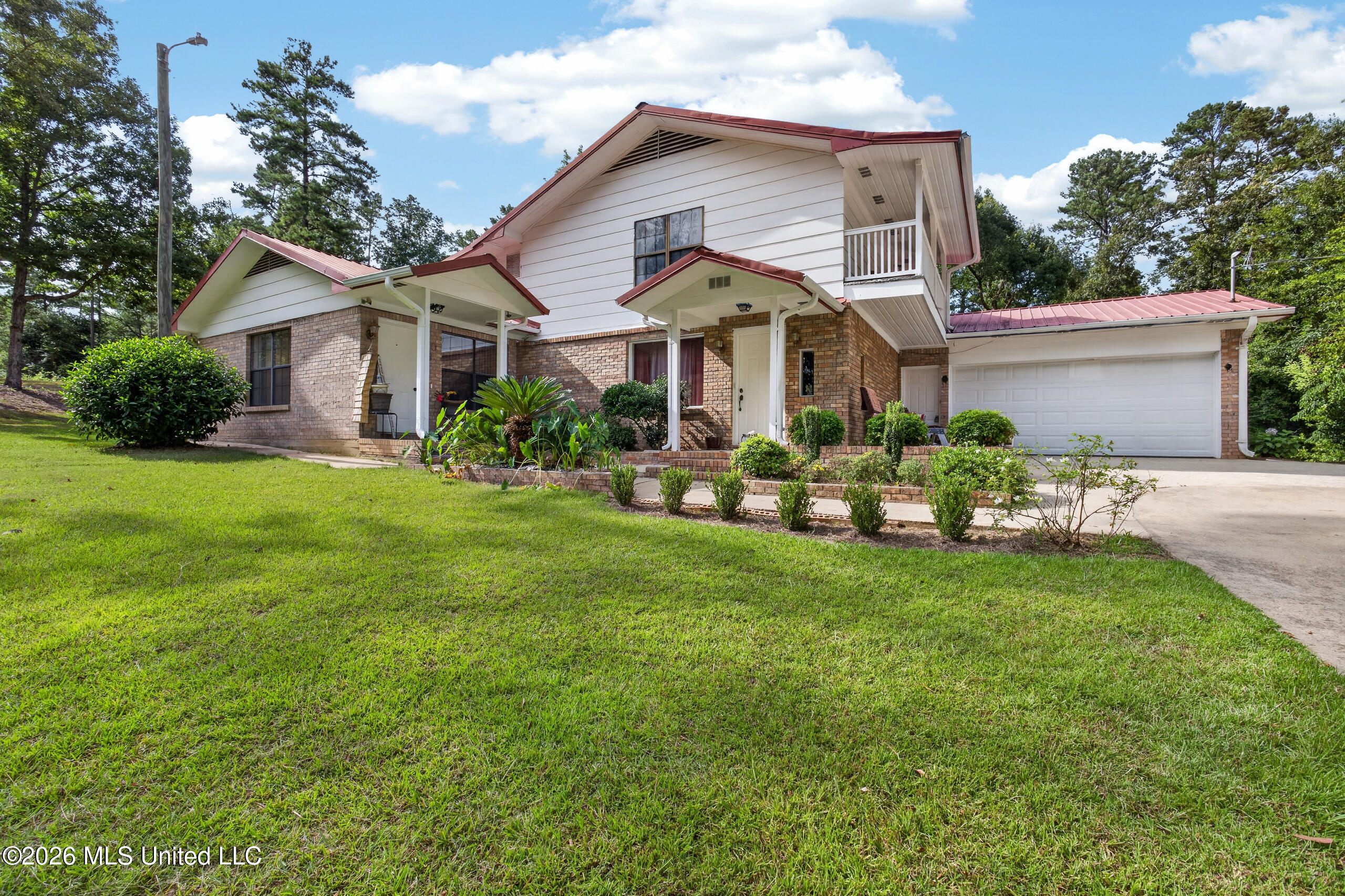 929 Crooked Creek Road Property Photo 4