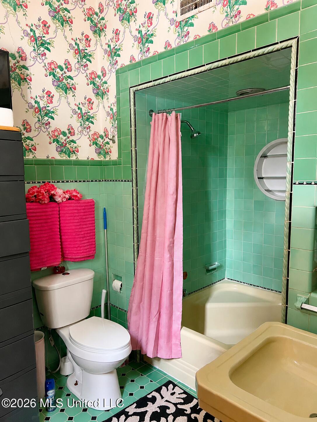 351 S Washington Avenue Property Photo 9