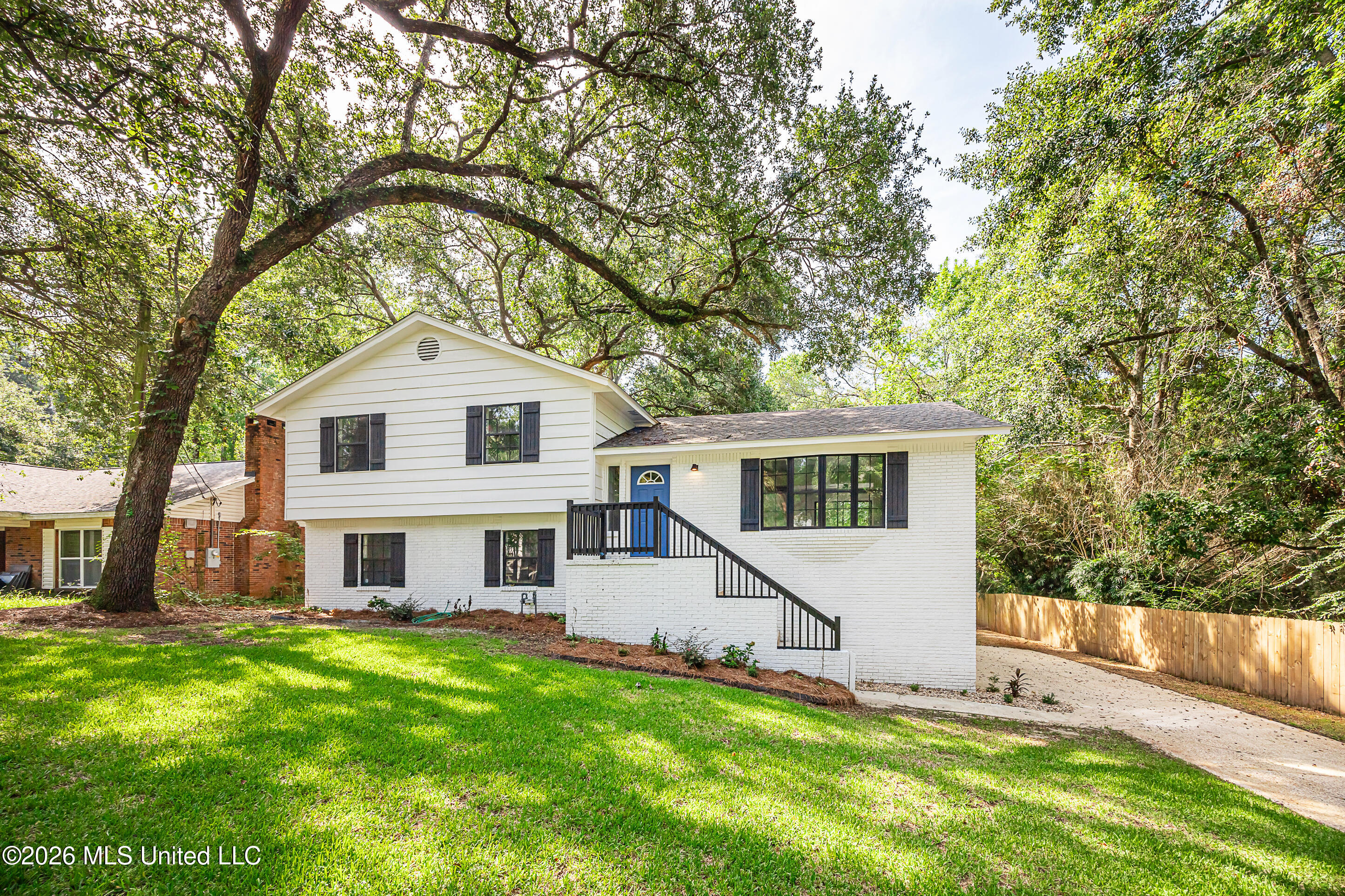 2550 Davidson Road Property Photo 2