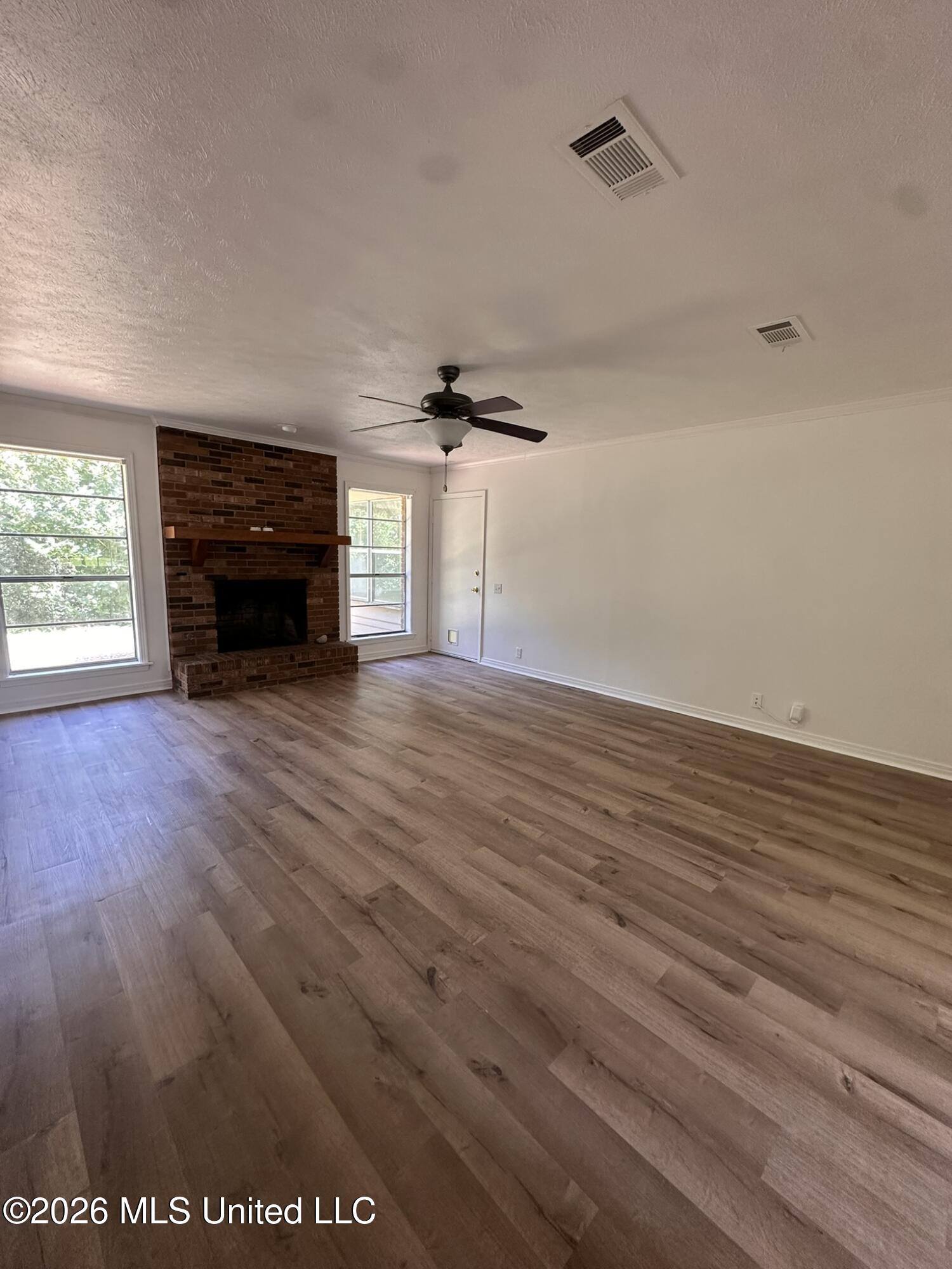 144 Spring Cove Property Photo 2