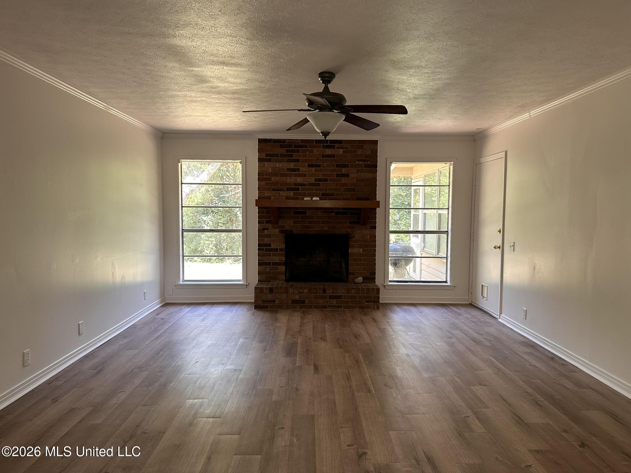 144 Spring Cove Property Photo 3