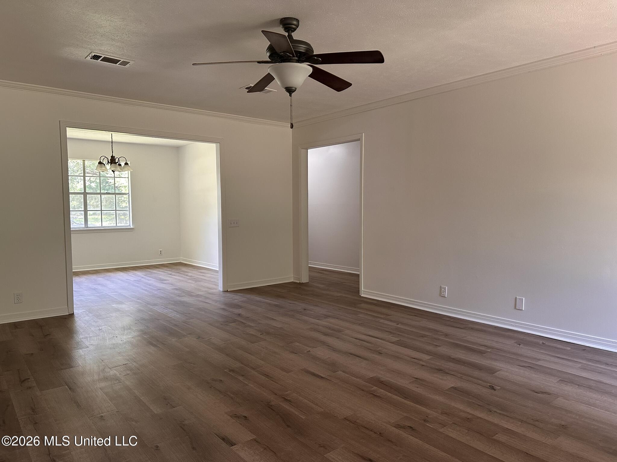 144 Spring Cove Property Photo 4