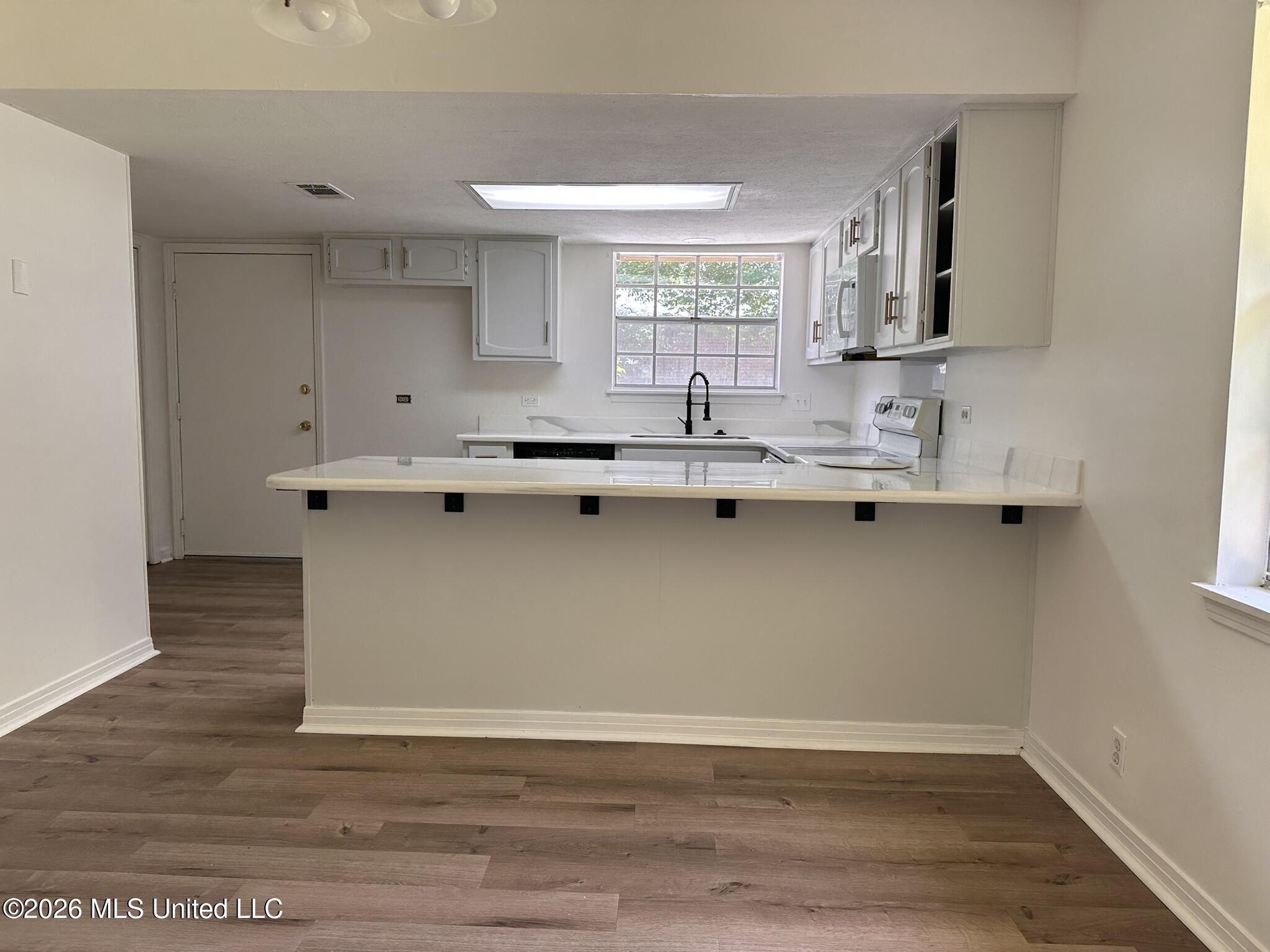 144 Spring Cove Property Photo 7