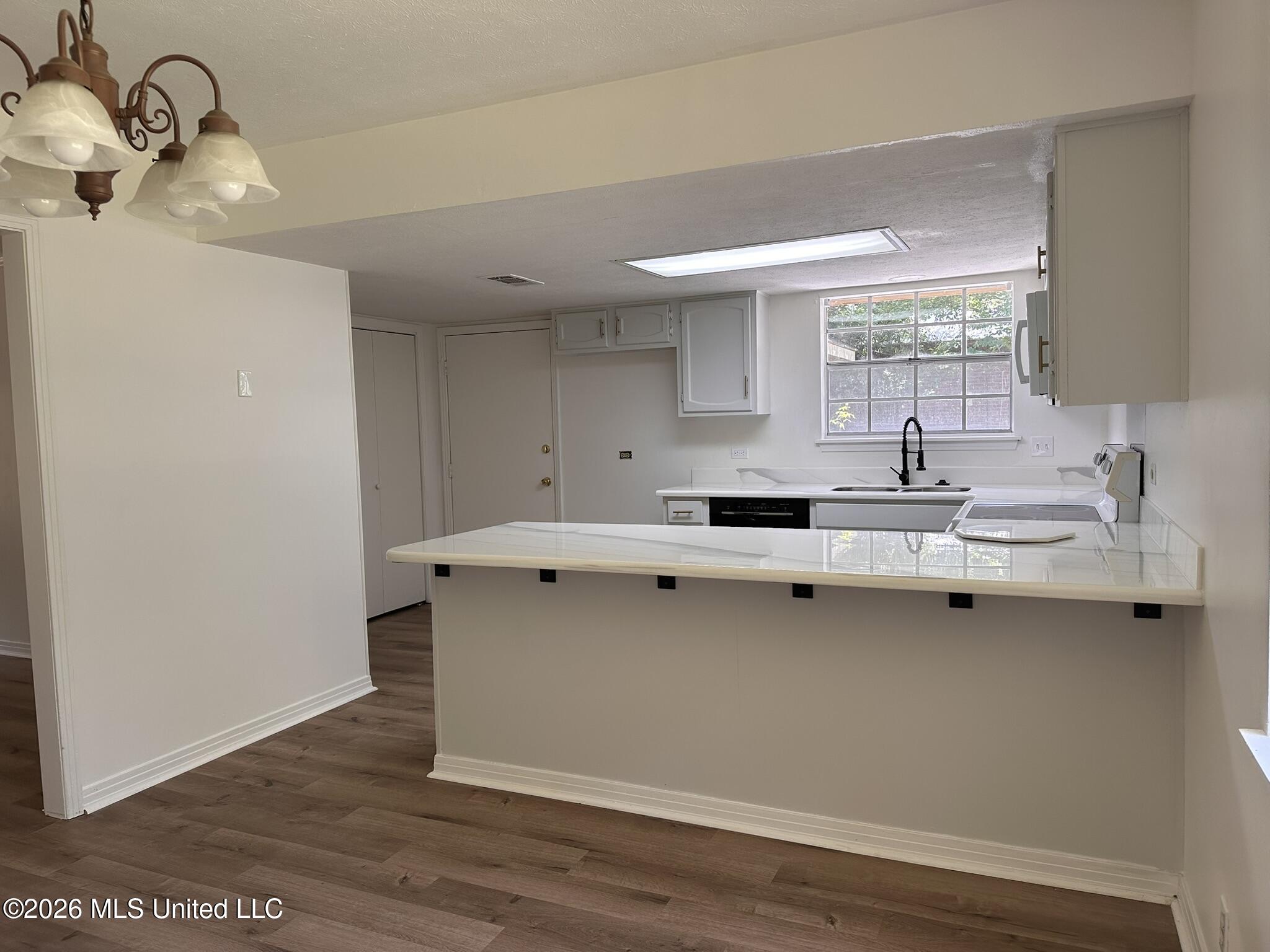 144 Spring Cove Property Photo 8