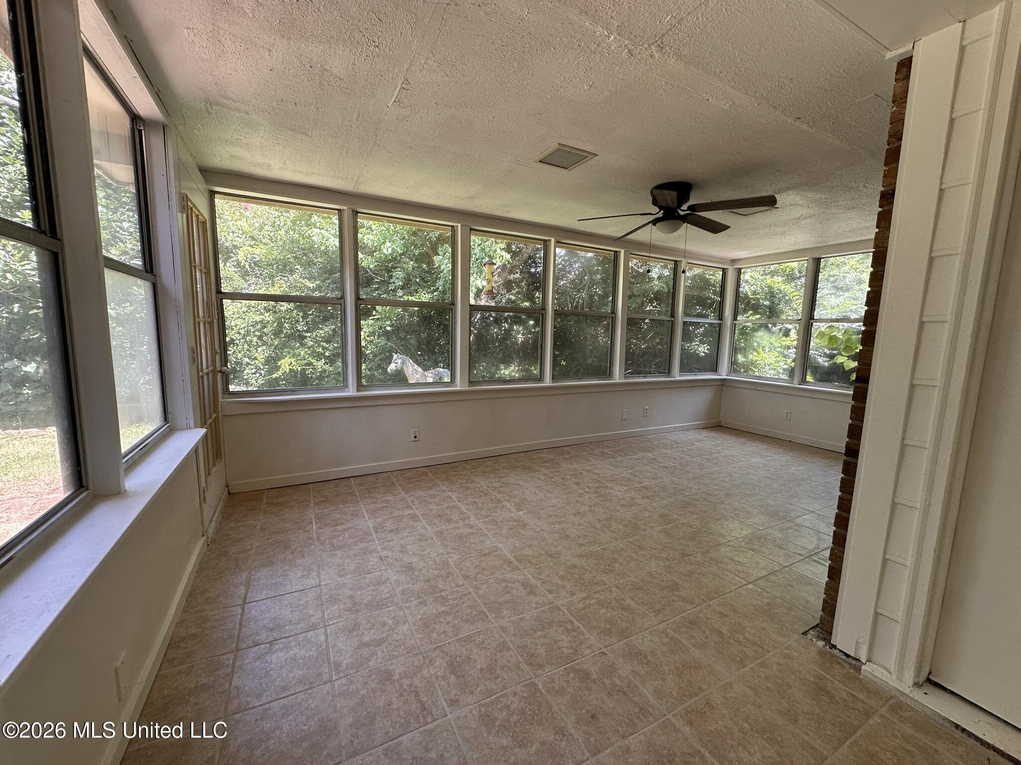 144 Spring Cove Property Photo 16
