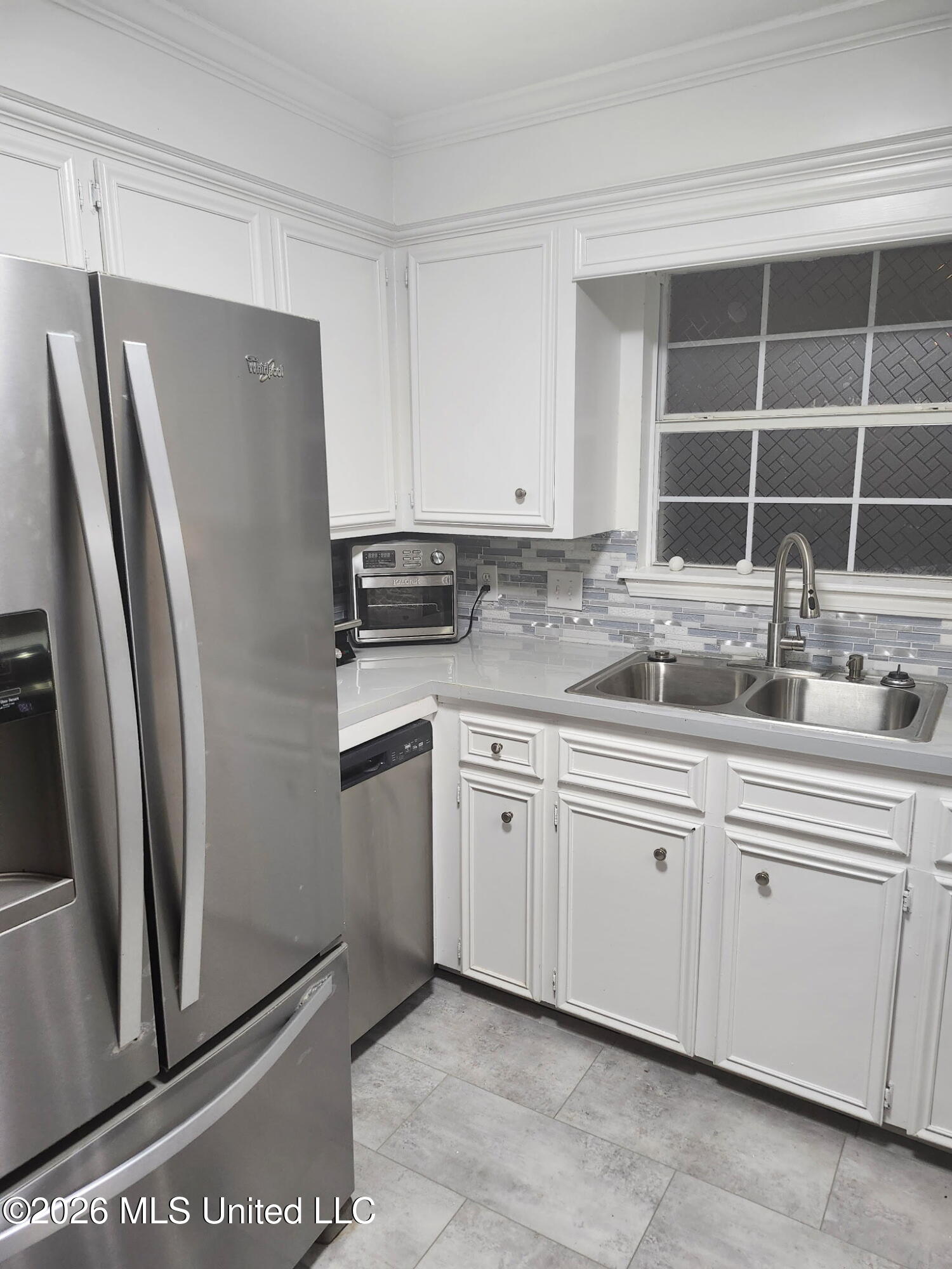 4247 Oak Lake Drive Property Photo 6