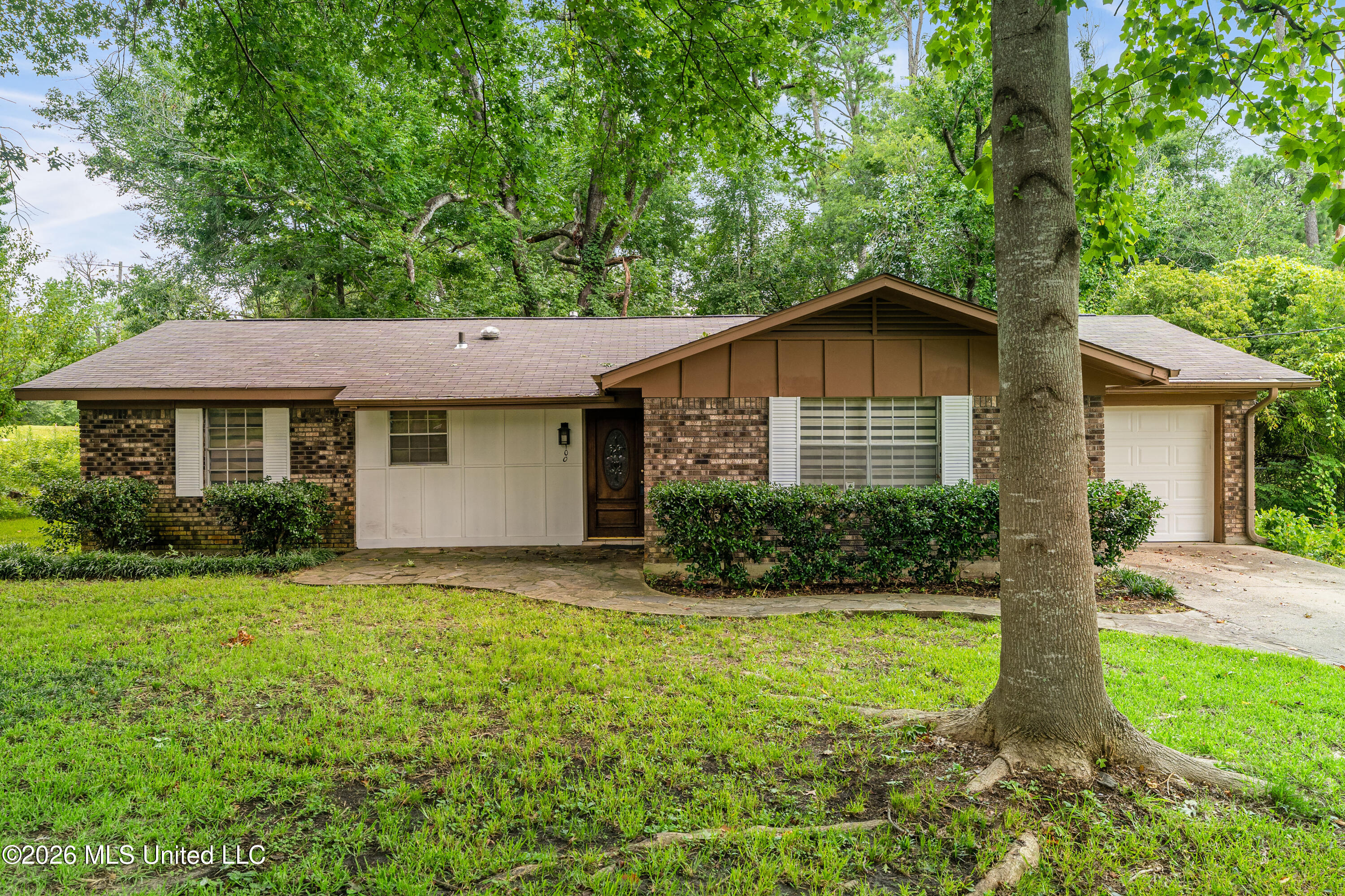 100 Virginia Drive Property Photo 1