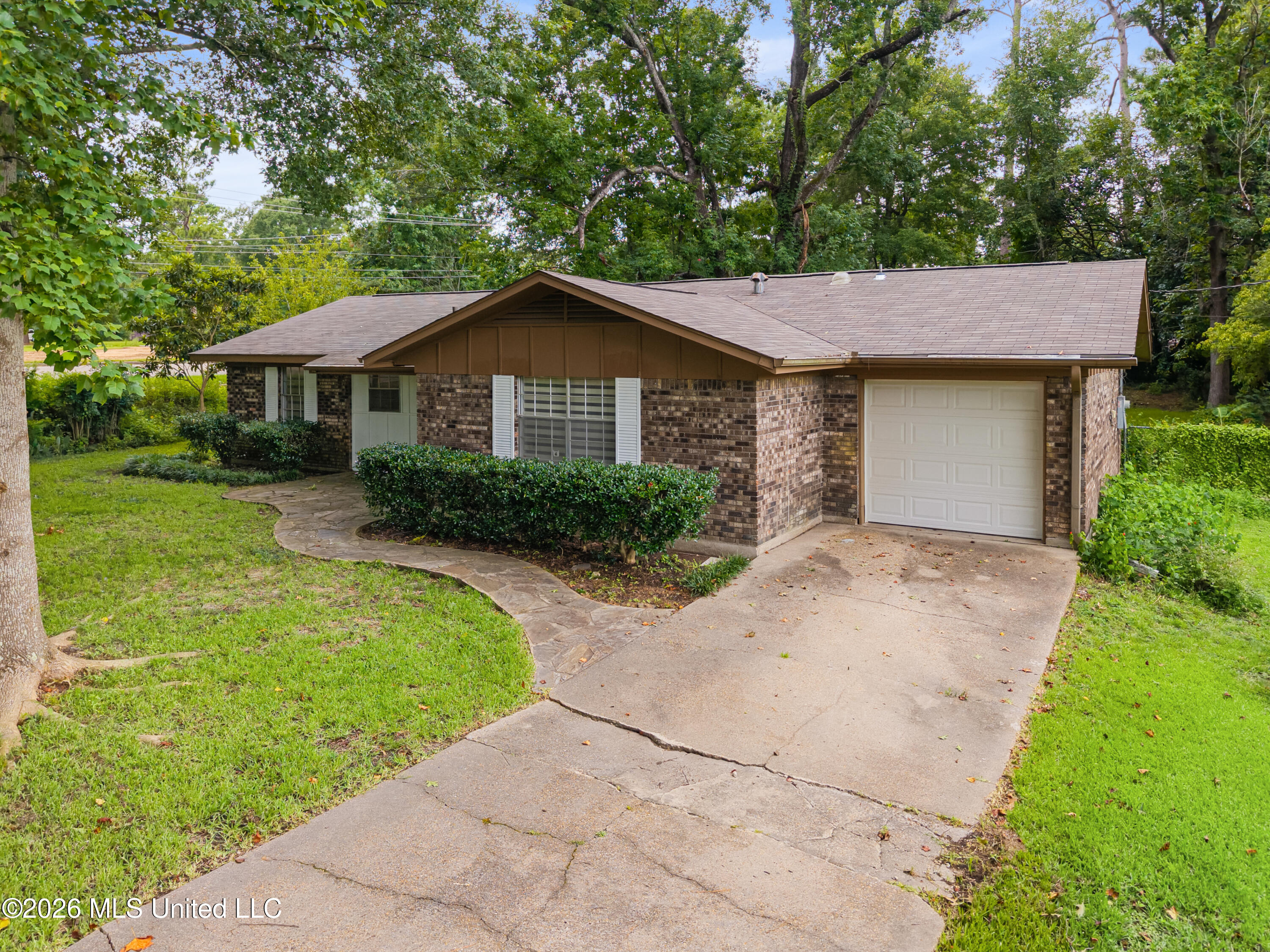 100 Virginia Drive Property Photo 2