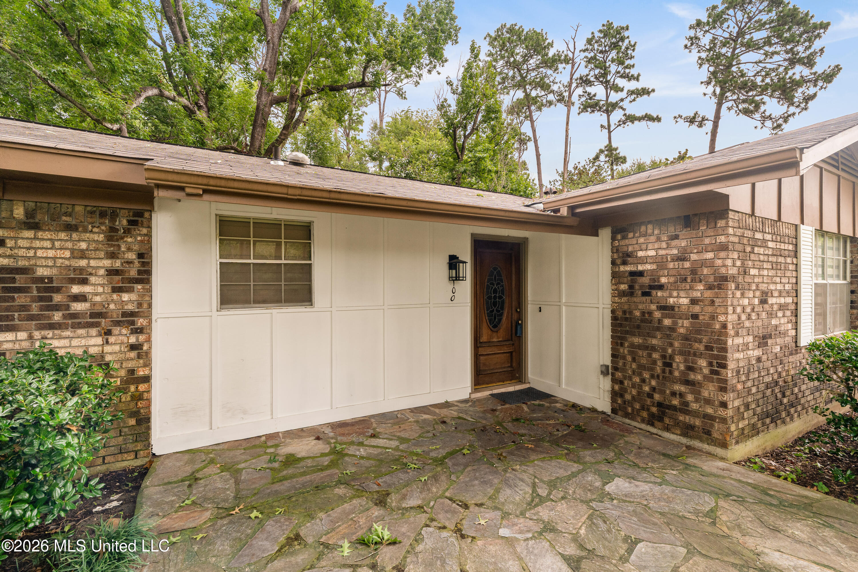 100 Virginia Drive Property Photo 3
