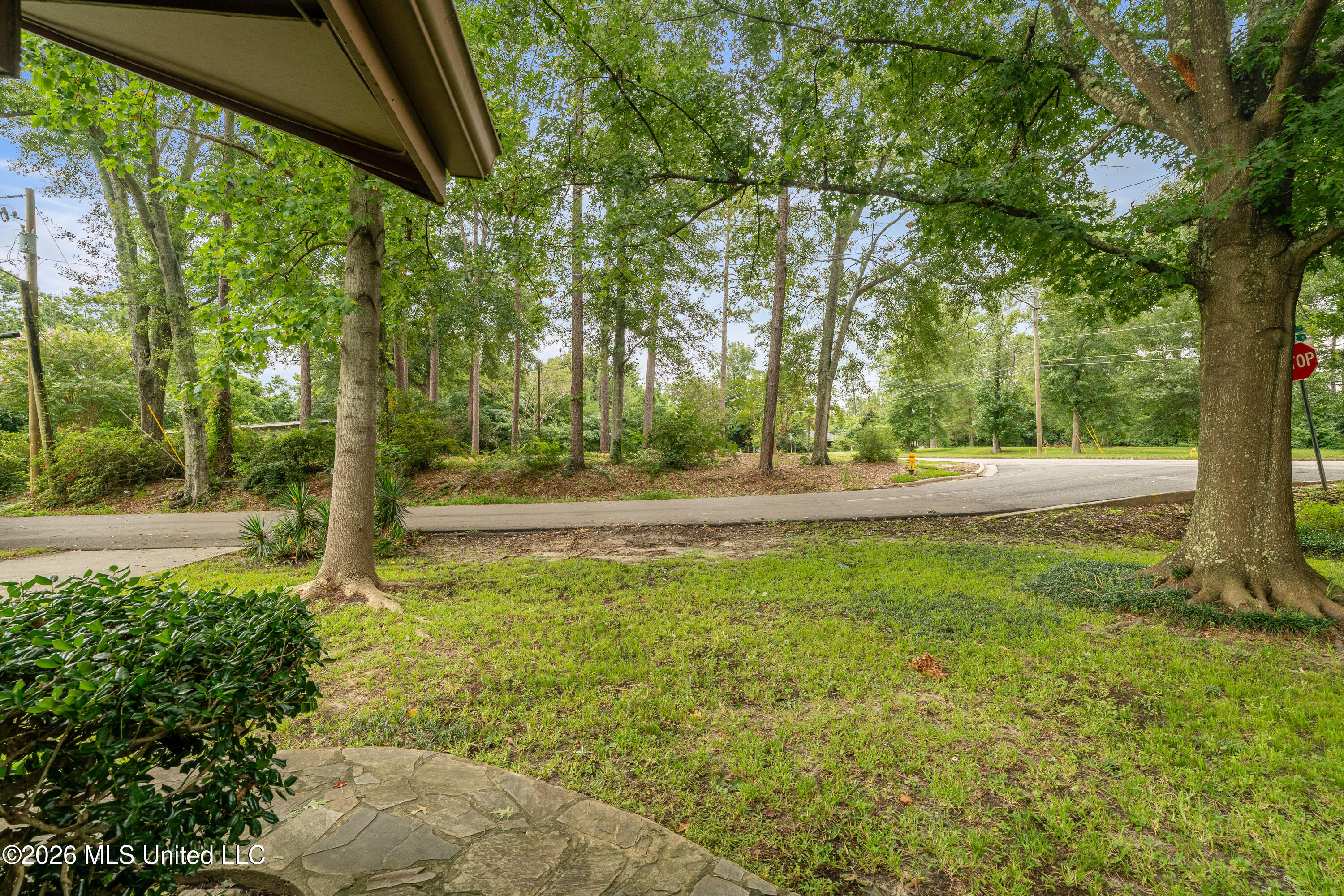 100 Virginia Drive Property Photo 4