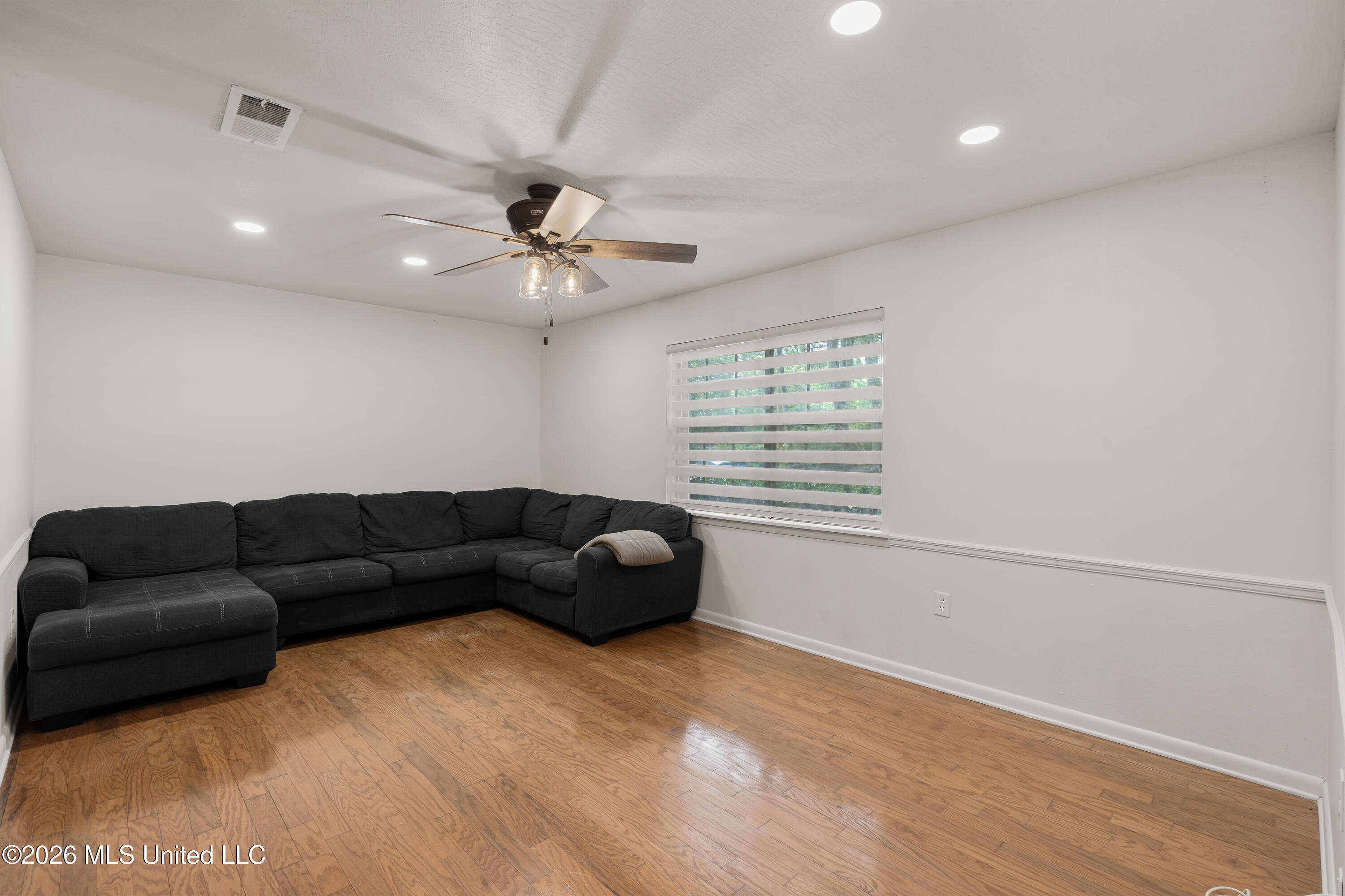 100 Virginia Drive Property Photo 5