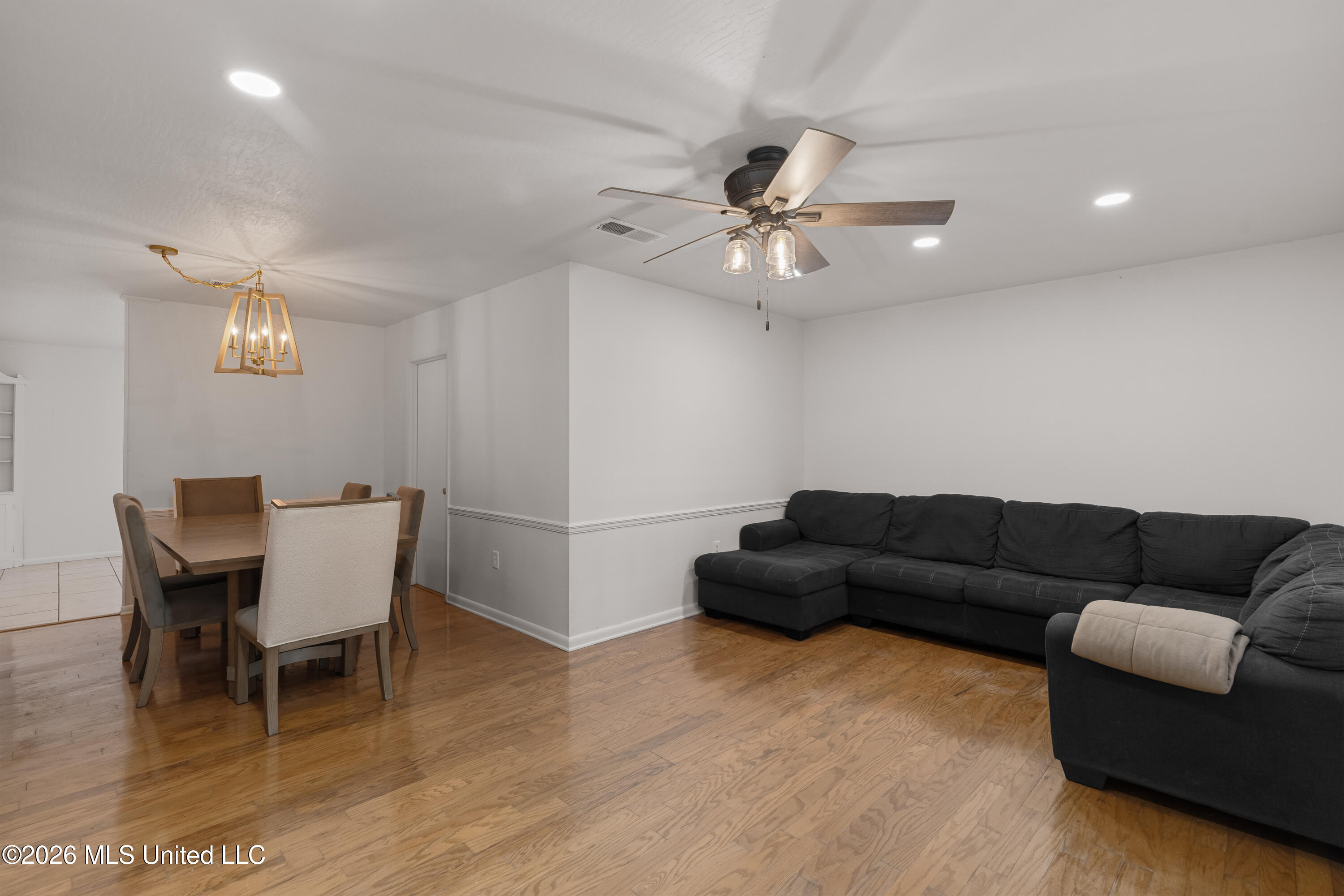 100 Virginia Drive Property Photo 6