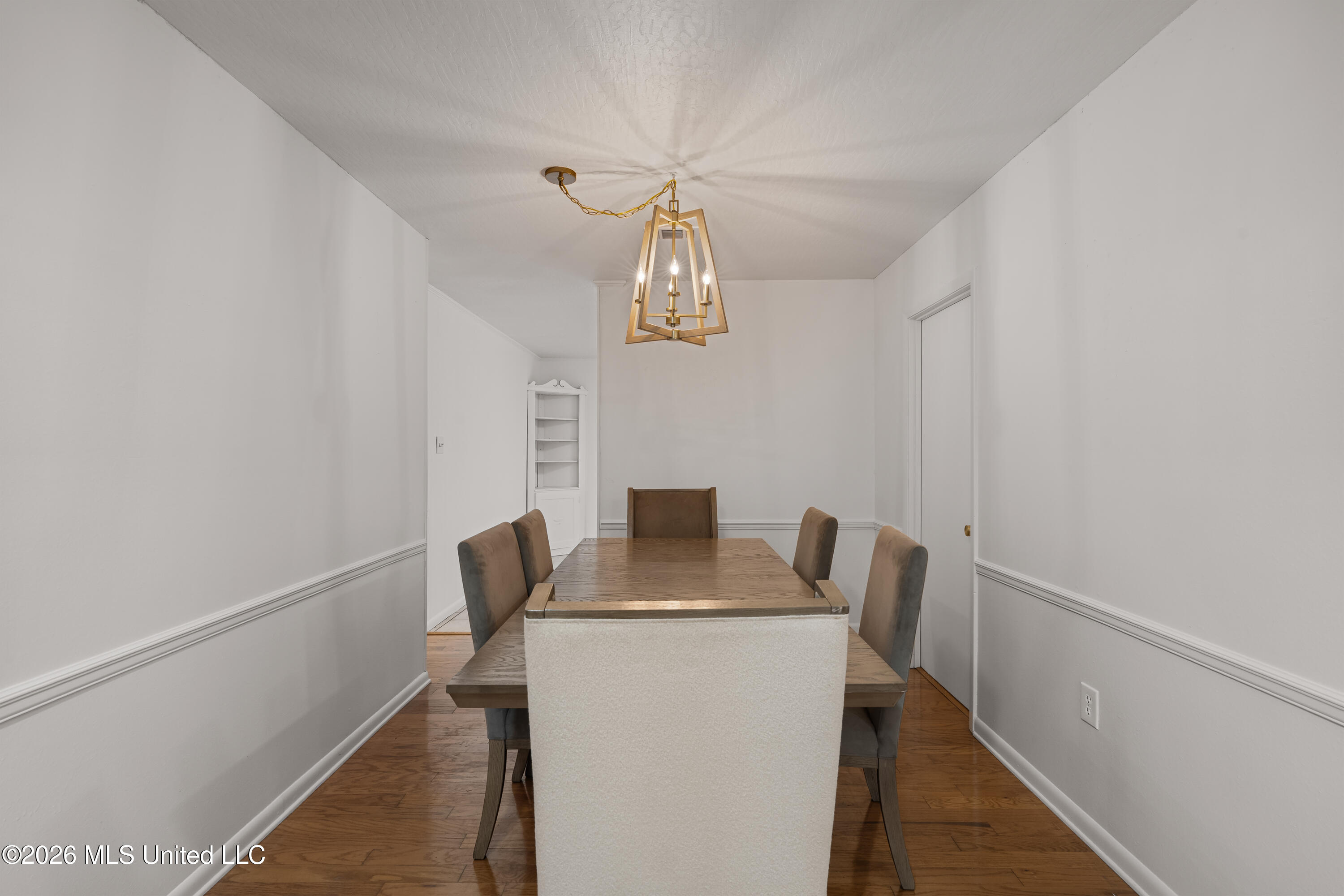 100 Virginia Drive Property Photo 7