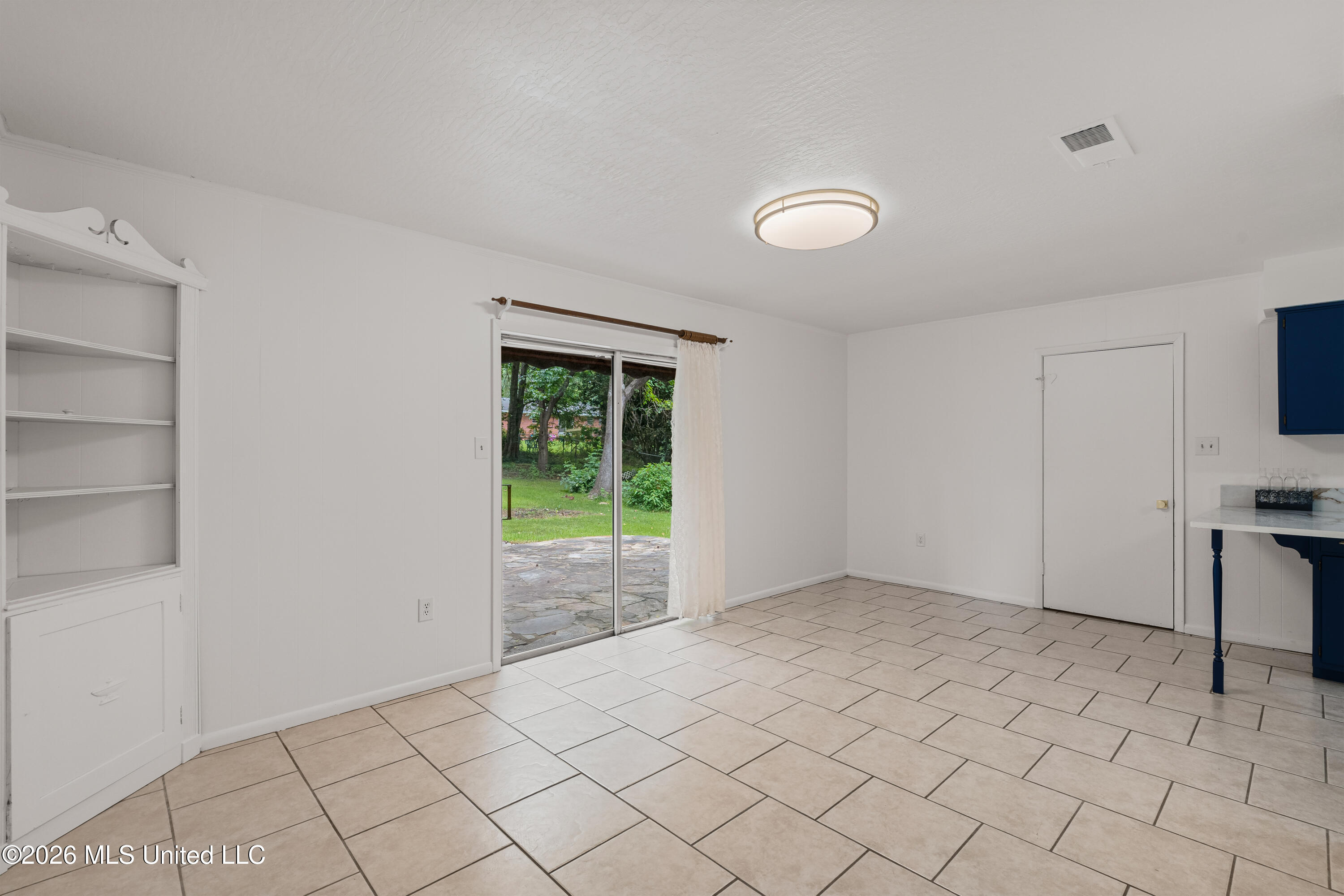 100 Virginia Drive Property Photo 8