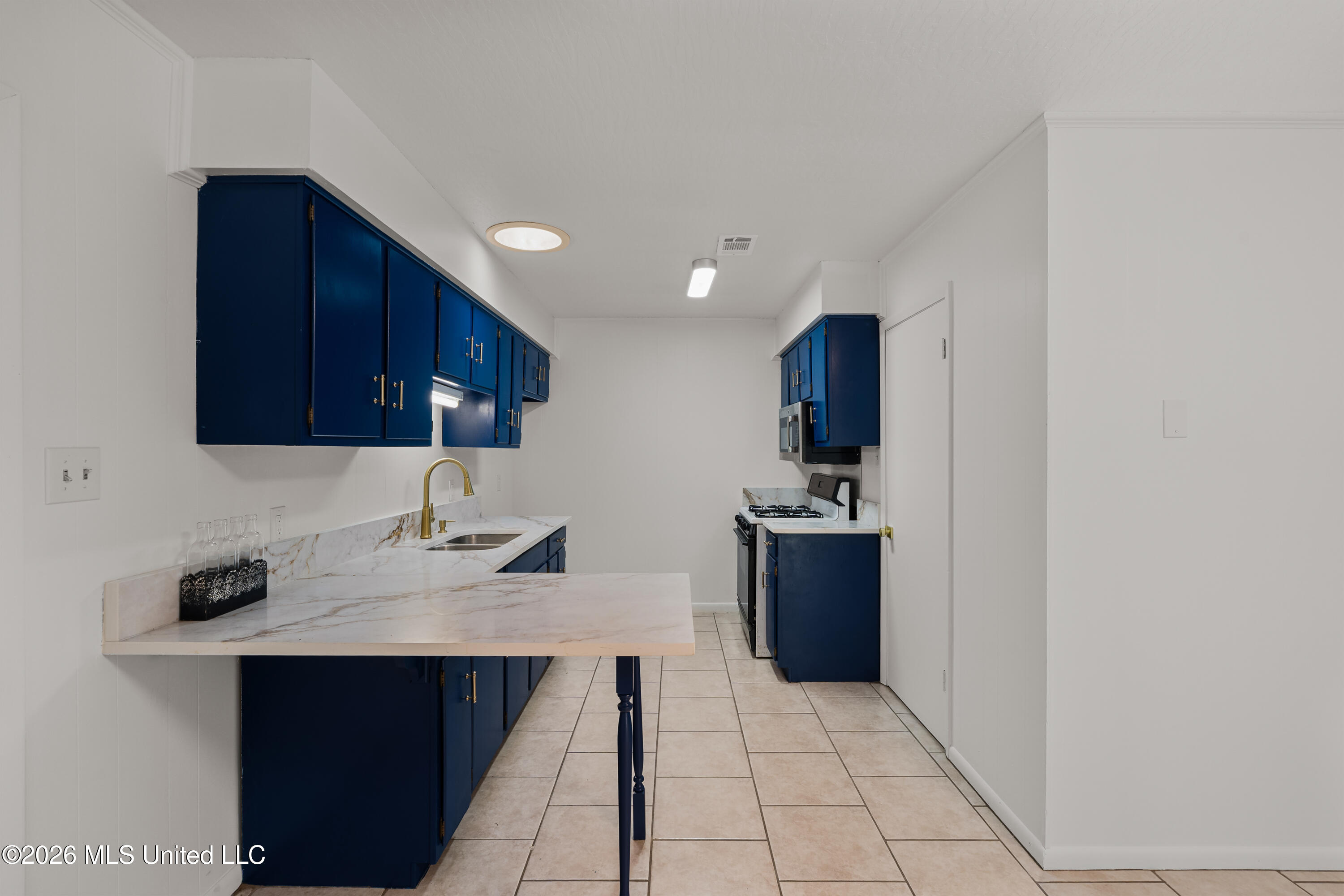 100 Virginia Drive Property Photo 9
