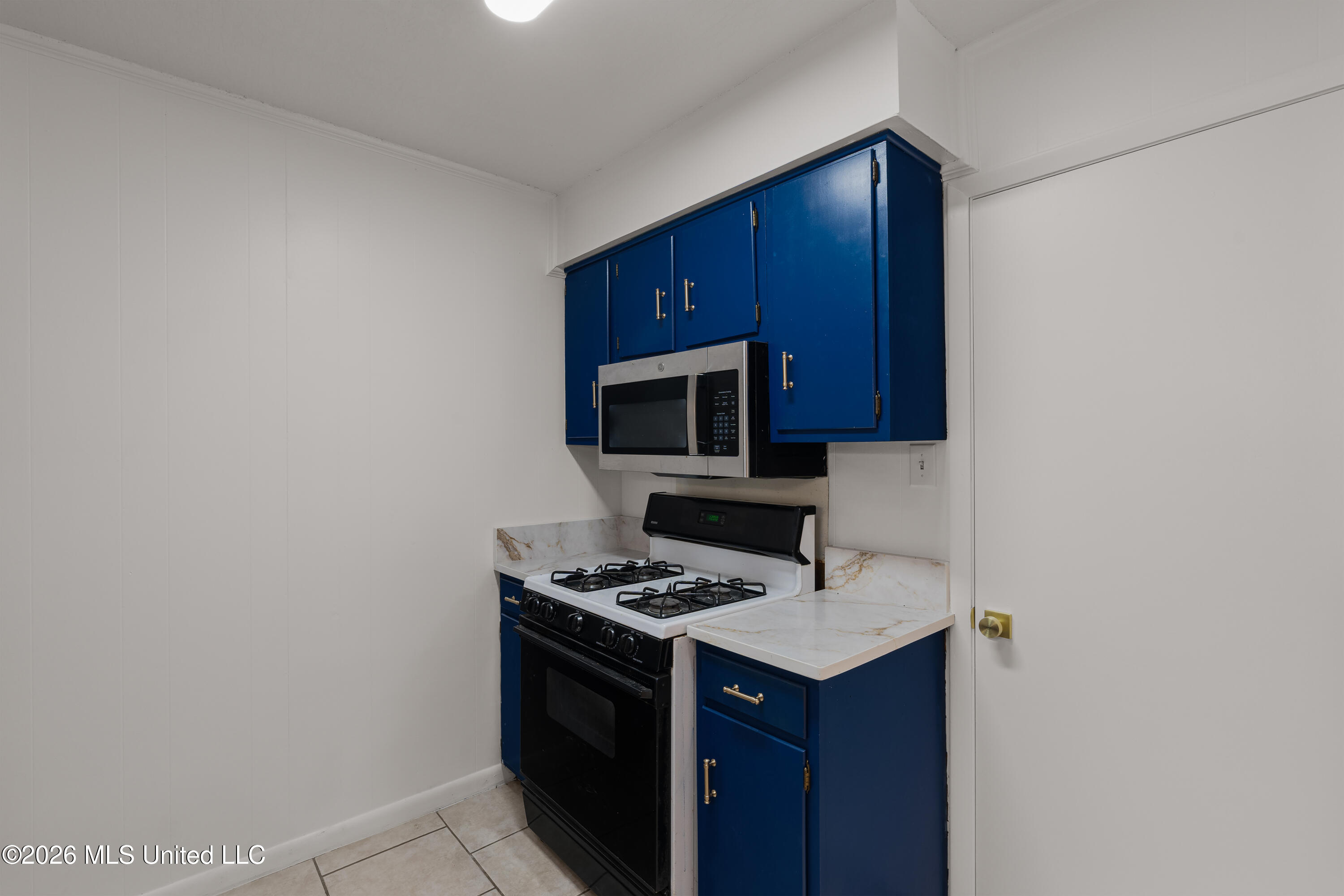 100 Virginia Drive Property Photo 10