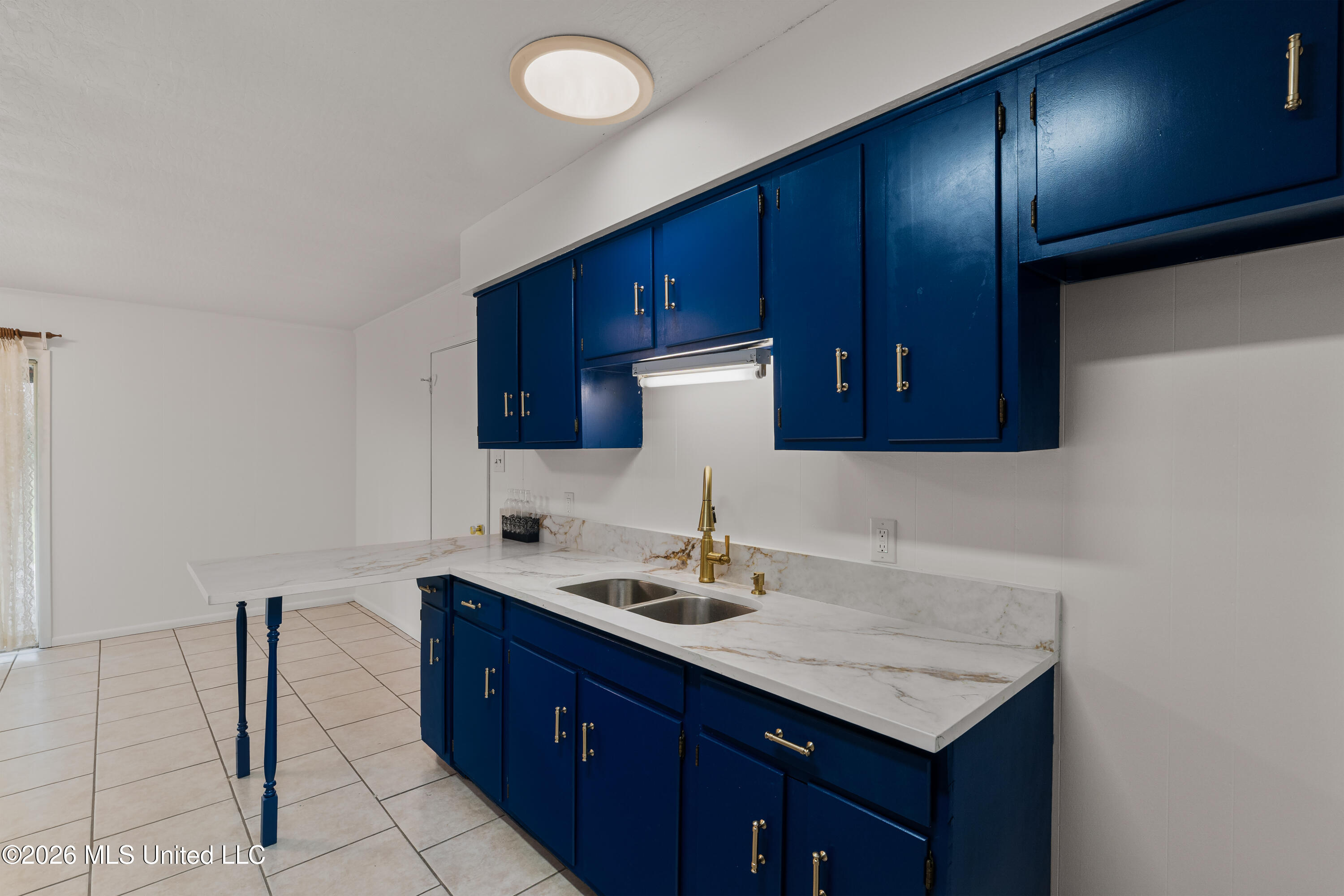 100 Virginia Drive Property Photo 11