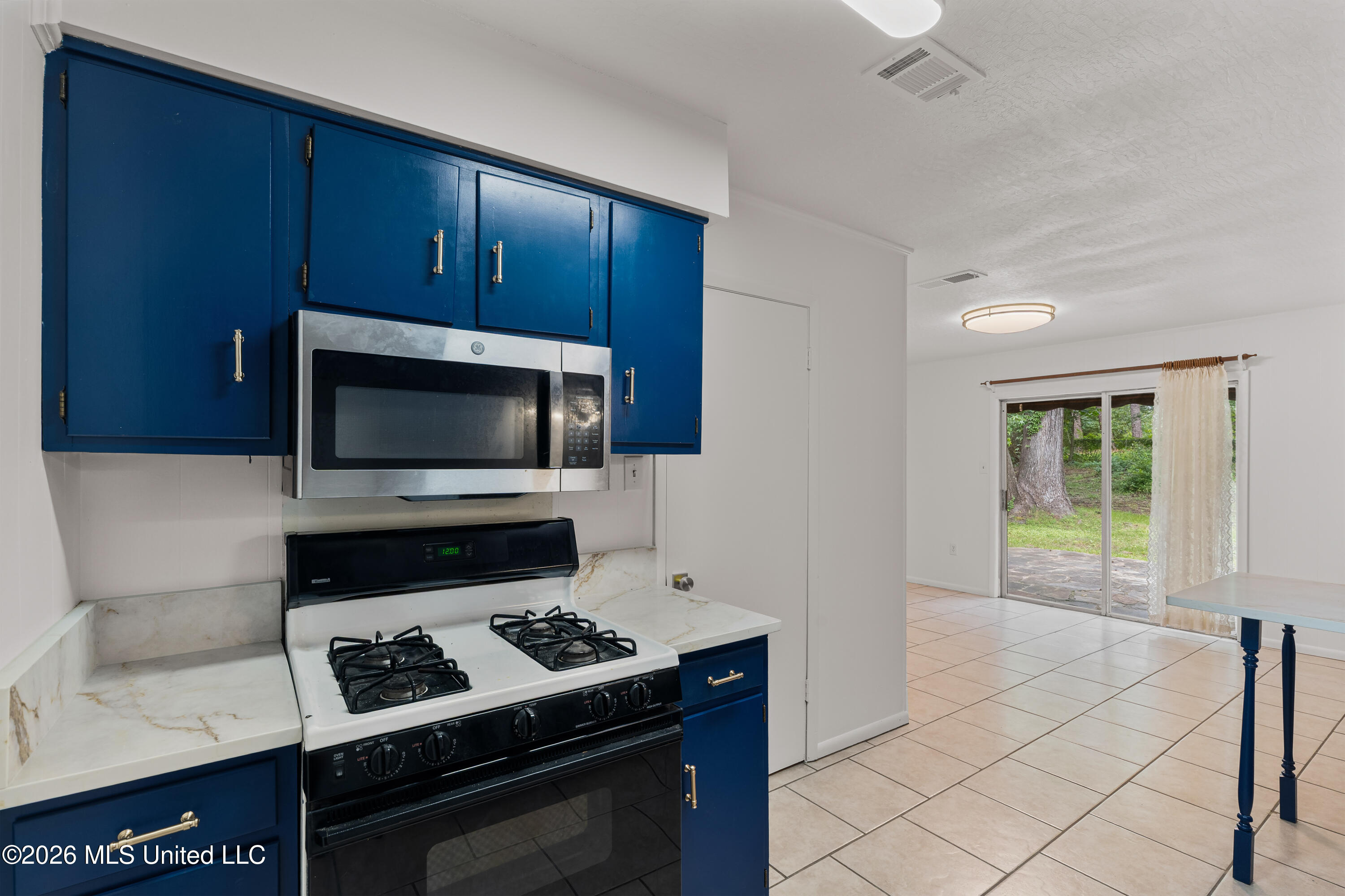 100 Virginia Drive Property Photo 12