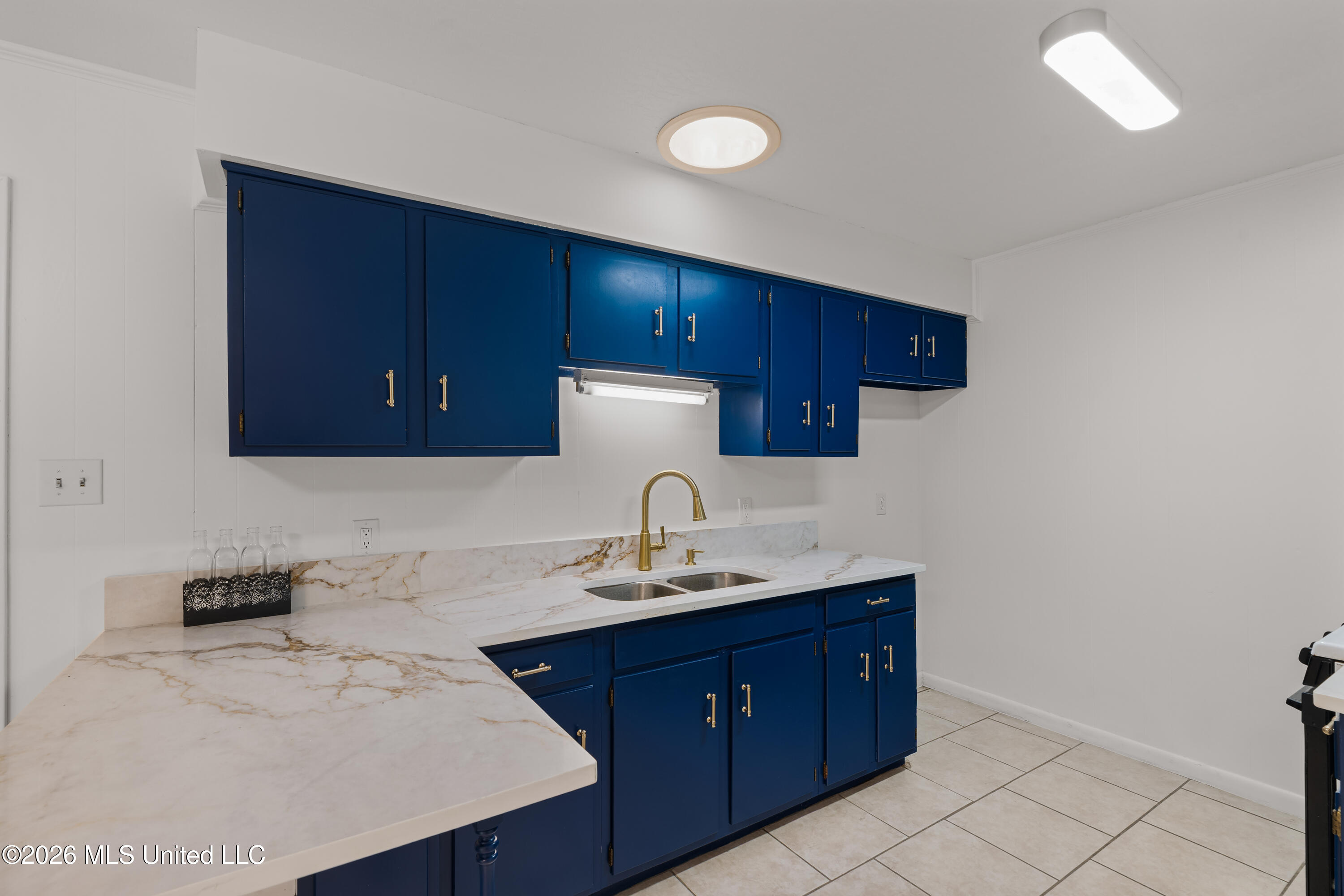 100 Virginia Drive Property Photo 13